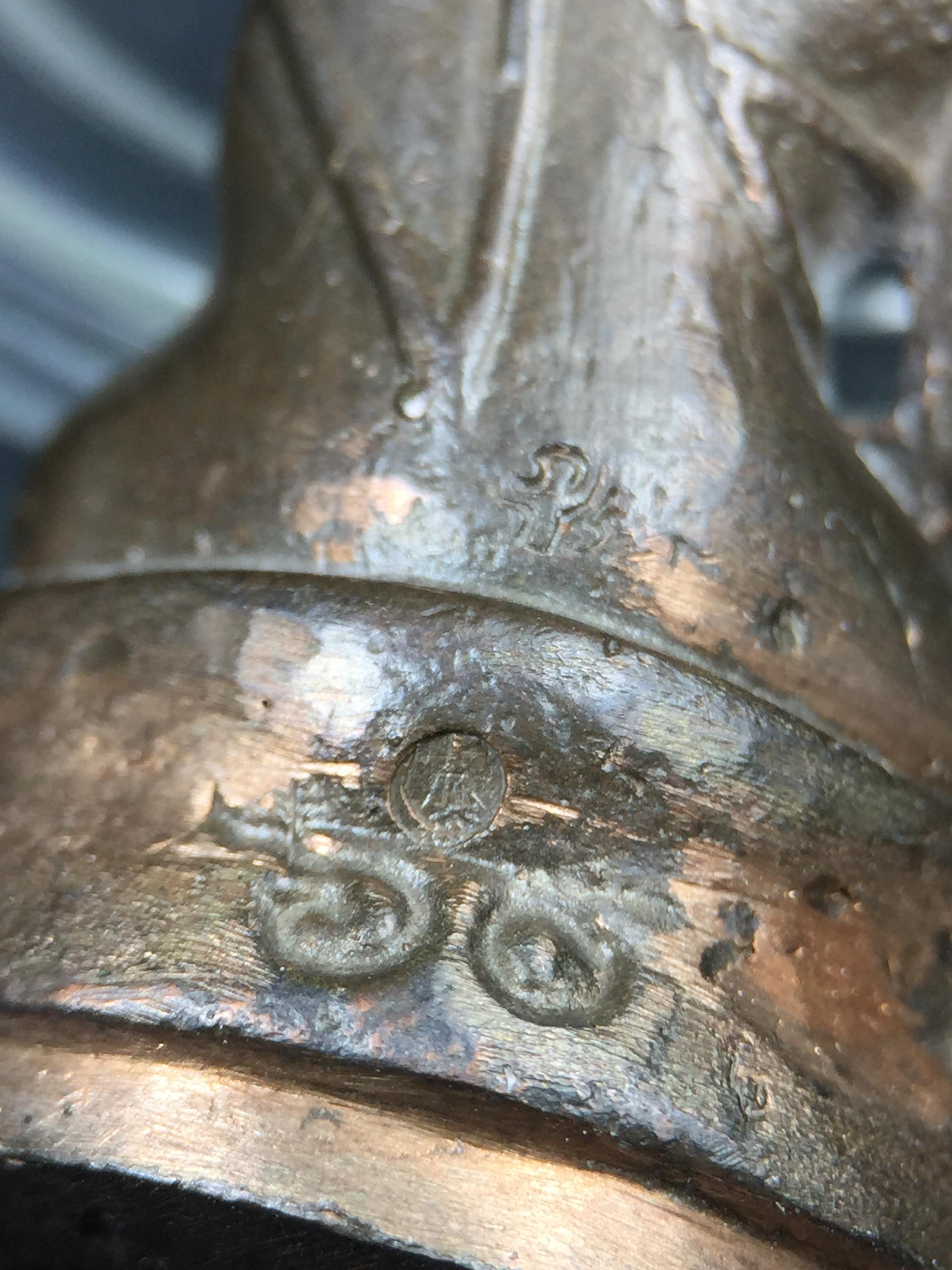 พระกริ่ง ภปร. 60 ปี ธรรมศาสตร์ สร้างเป็นที่ระลึกการสถาปนาครบรอบ 60 ปี มหาวิทยาลัยธรรมศาสตร์ ปี 2537(ในหลวงรัชกาลที่9 เสด็จเป็นประธานในพิธี)(พิธีใหญ่ เกจิที่มีชื่อเสียงมาร่วมปลุกเสกจำนวนมาก ชนวนมาลสารเก่าเข้มขลัง )**ของดีธรรมศาสตร์ที่ศิษย์เก่าไม่ควรพลาด**