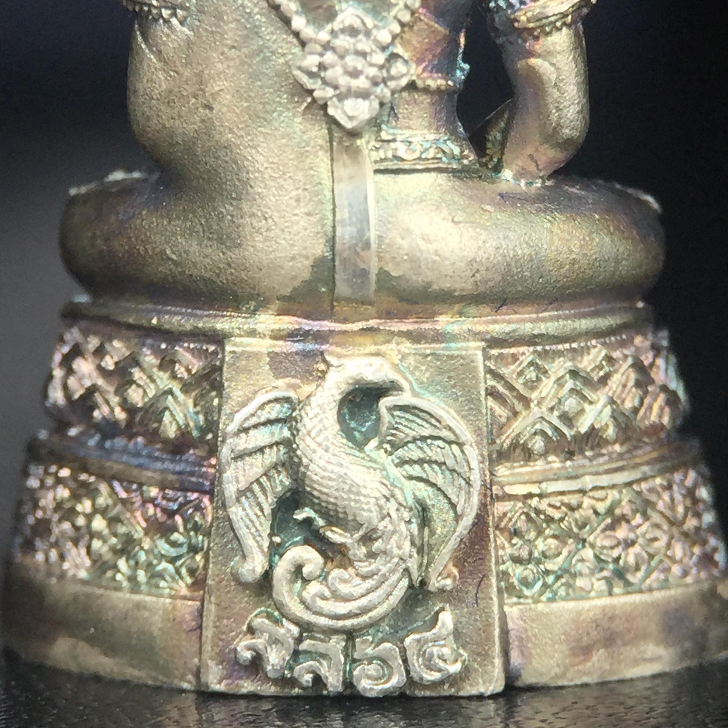 พระแก้วมรกต กรมสรรพสามิตจัดสร้างขึ้นเนื่องในโอกาสครบรอบ 64 ปีของกรมสรรพสามิต และเนื่องในวโรกาสที่พระบาทสมเด็จพระเจ้าอยู่หัวทรงครองราชย์ครบ50ปีเมื่อ พ.ศ.2539 เนื้อเงินทรายนวลขัดเงา(ผิวเดิมๆขึ้นสีรุ้งธรรมชาติสวย(สเน่ห์พระเนื้อเงินสีสันที่ธรรมชาติสรรค์สร้าง)