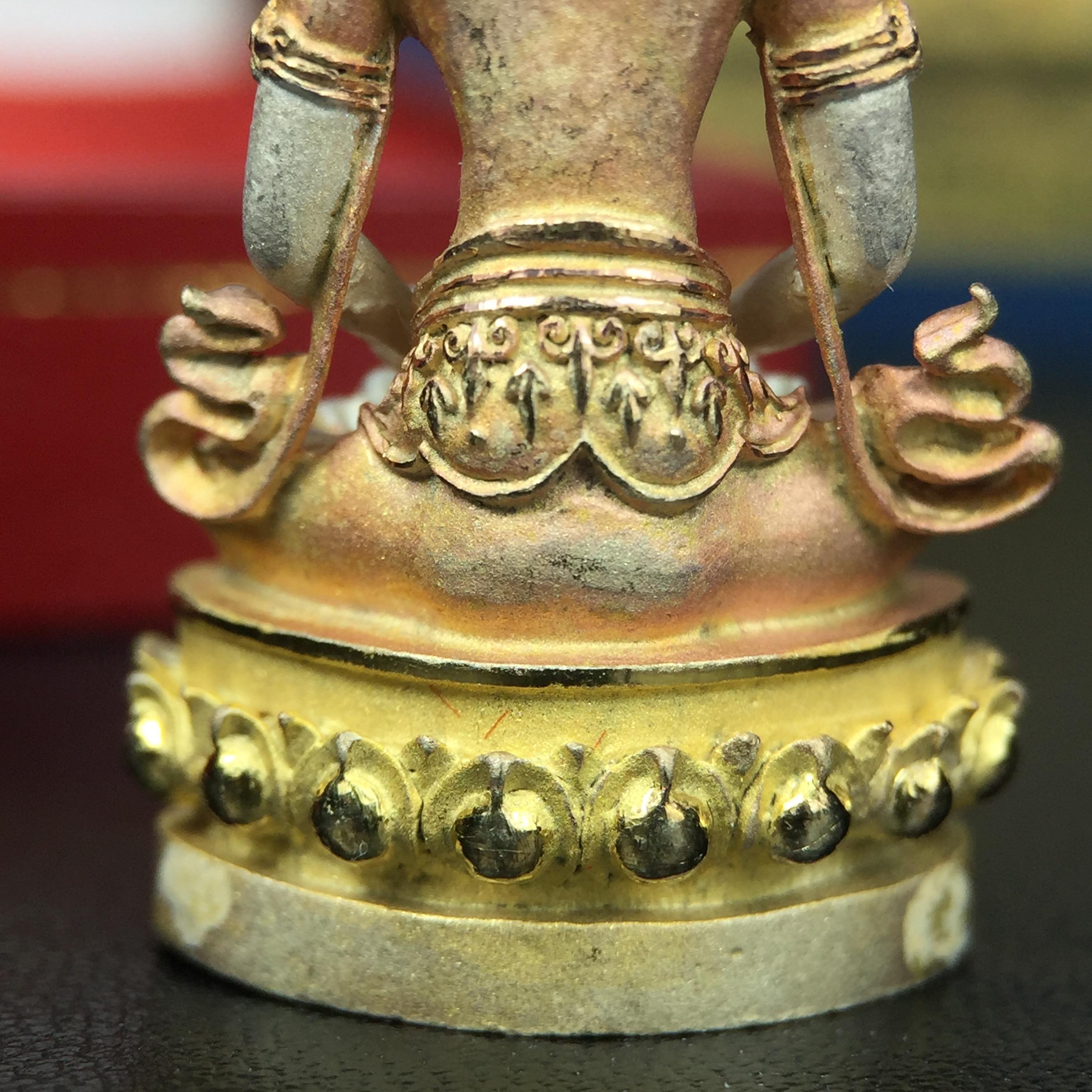 พระกริ่งอวโลกิเตศวร ( เจ้าแม่กวนอิม ) วัดโพธิ์แมนคุณาราม เนื้อเงิน 3 กษัตริย์ พ่นทราย รุ่นอุดมโภคทรัพย์ พ.ศ.2539(พร้อมกล่องบรรจุการ์ดใบรับรองเดิมครบ) (อีกหนึ่งรุ่นยอดนิยม พุทธศิลป์สวยงดงาม)