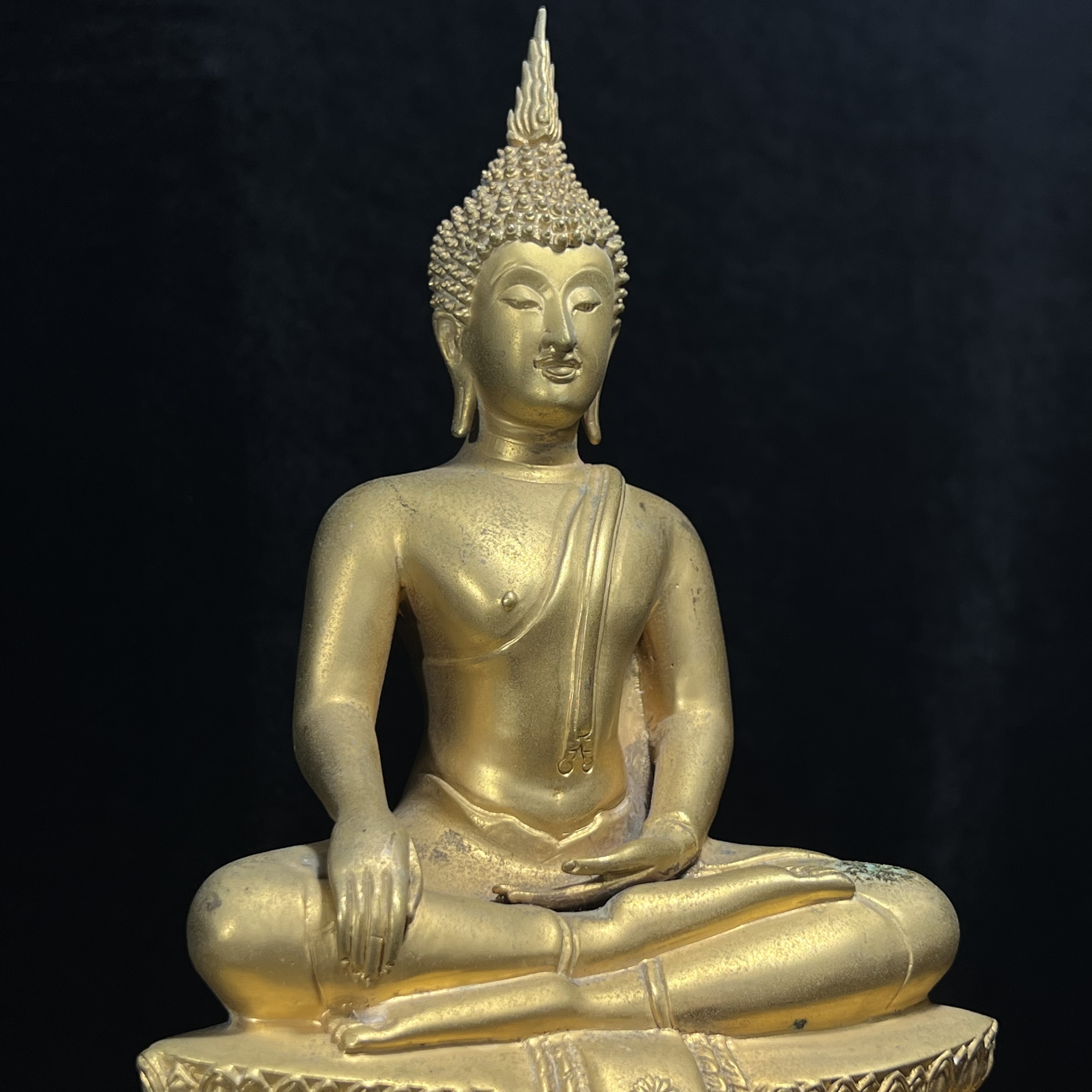 พระบูชาพระพุทธศิรมงคล ภปร. วัตถุมงคลคุ้มเกล้าปี2524 ของมูลนิธิคุ้มเกล้า โรงพยาบาลภูมิพลจัดสร้าง ขนาดหน้าตัก5นิ้ว(ในหลวงรัชกาลที่9 ทรงจุดไฟพระฤกษ์และเททอง พิธีใหญ่)ยอดนิยมหายาก