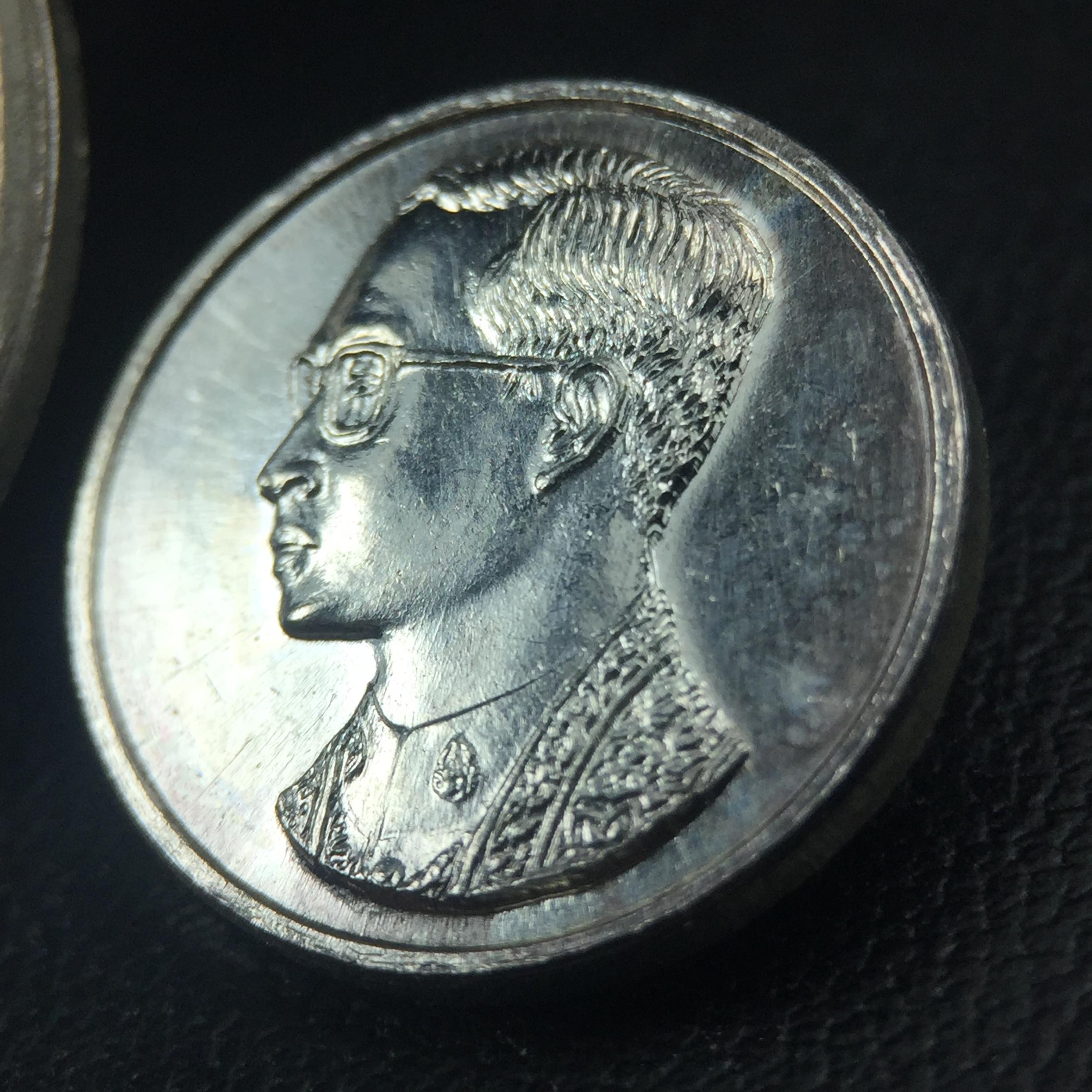 เหรียญพระบรมรูปคุ้มเกล้า รพ.ภูมิพล ปี2522 เนื้อเงิน พิมพ์ใหญ่+พิมพ์เล็ก(1ชุด รวม 2เหรียญ ครบชุดเนื้อเงินหายาก) คัดสภาพสวยเดิม(ในหลวงรัชกาลที่9 ทรงจุดไฟพระฤกษ์และเททอง พิธีใหญ่)ยอดนิยมหายาก