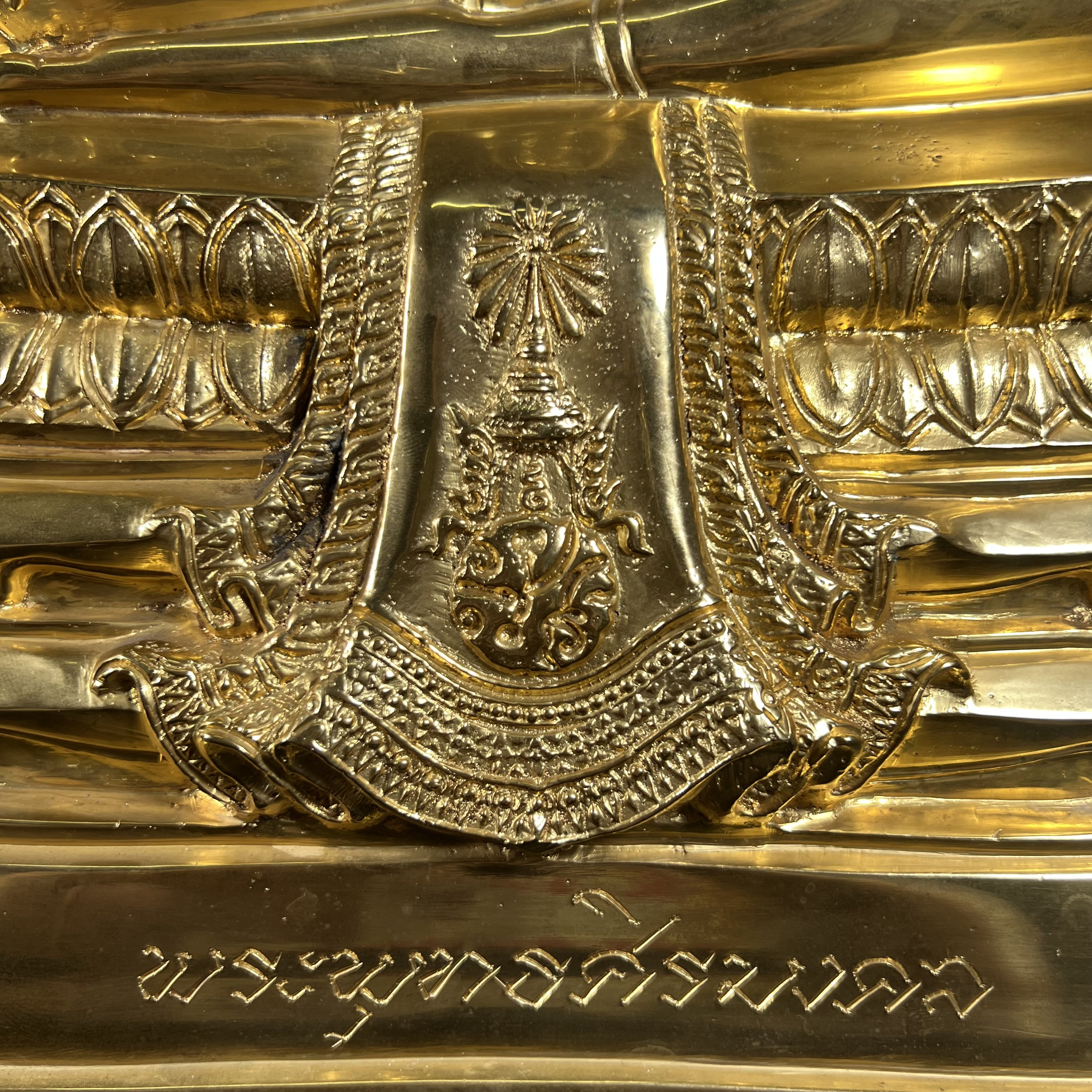 พระบูชาพระพุทธศิรมงคล ภปร. วัตถุมงคลคุ้มเกล้า ปี 2524 ของมูลนิธิคุ้มเกล้า โรงพยาบาลภูมิพลจัดสร้าง ขนาดหน้าตัก 9นิ้ว(ในหลวงรัชกาลที่9 ทรงจุดไฟพระฤกษ์และเททอง พิธีใหญ่)ยอดนิยมหายาก