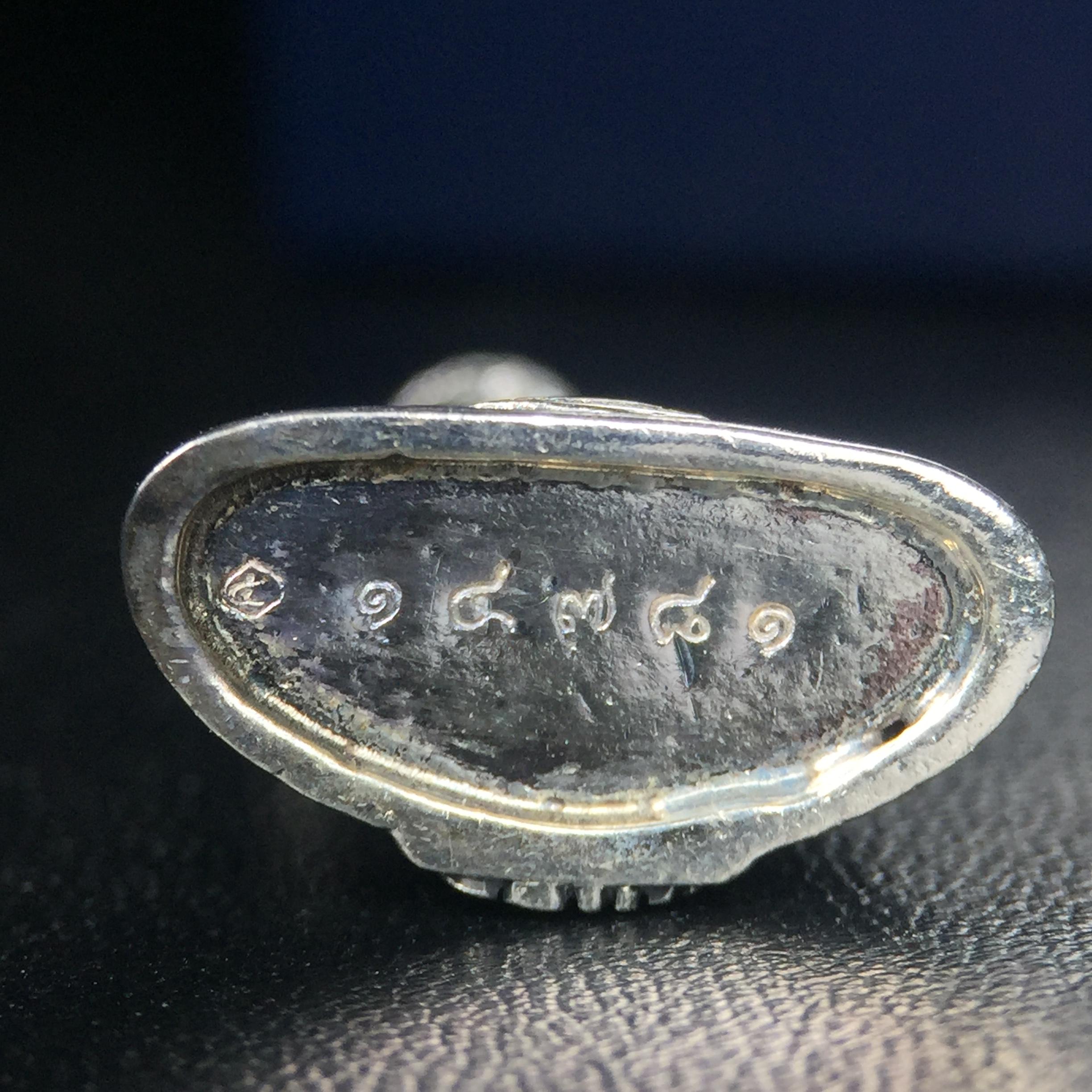 พระแก้วมรกต กรมสรรพสามิตจัดสร้างขึ้นเนื่องในโอกาสครบรอบ 64 ปีของกรมสรรพสามิต และเนื่องในวโรกาสที่พระบาทสมเด็จพระเจ้าอยู่หัวทรงครองราชย์ครบ 50 ปีในปีกาญจนาภิเษก เมื่อ พ.ศ.2539 เนื้อเงินรมดำขัดเงาพร้อมกล่องบรรจุเดิม