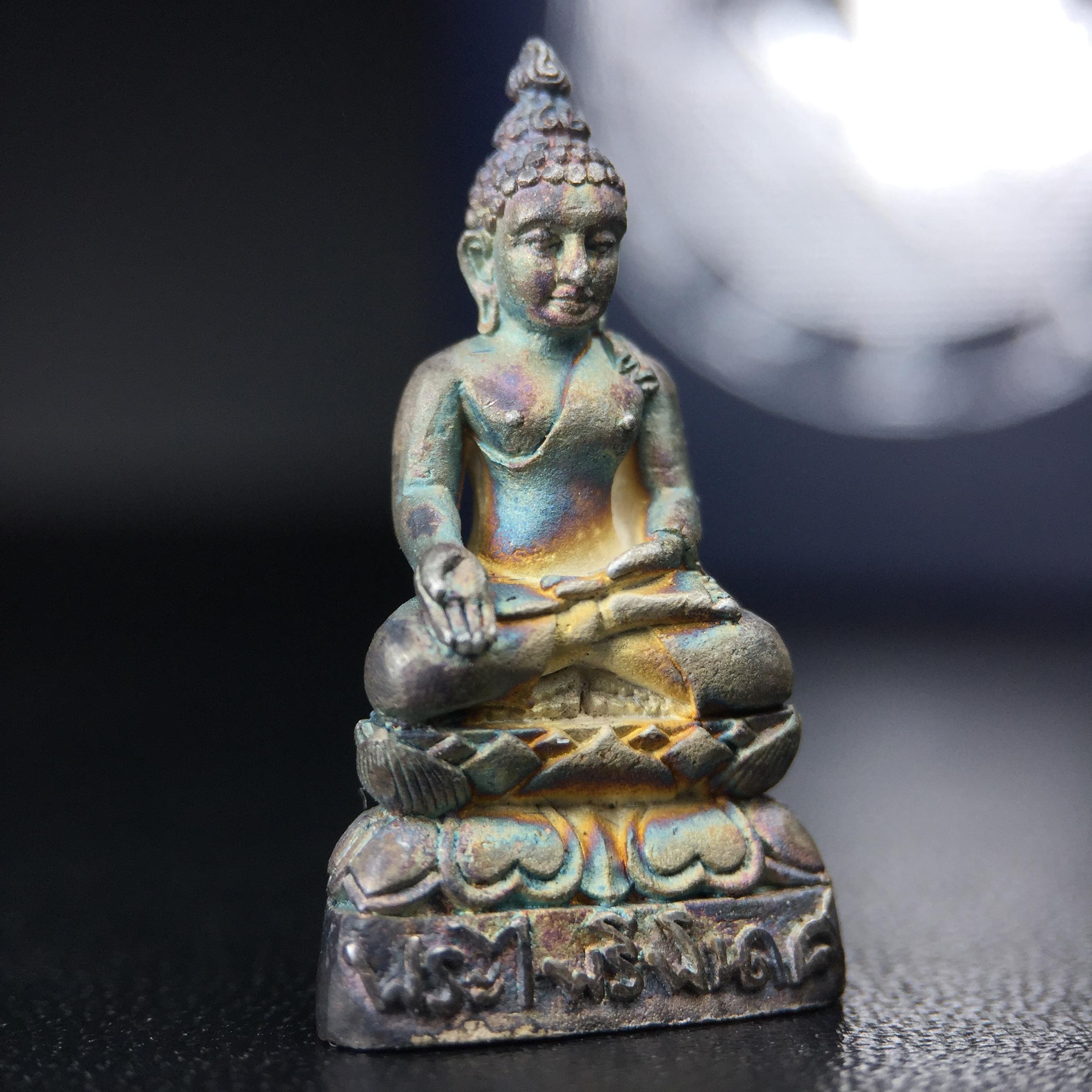 พระกริ่งไพรีพินาศ วัดบวรนิเวศวิหาร ปี2538 การไฟฟ้าส่วนภูมิภาคจัดสร้าง เนื้อเงิน(สภาพผิวเดิม ขึ้นสีรุ้งธรรมชาติ สวยแบบนิยม)พร้อมกล่องบรรจุเดิม หมายเลข 6432