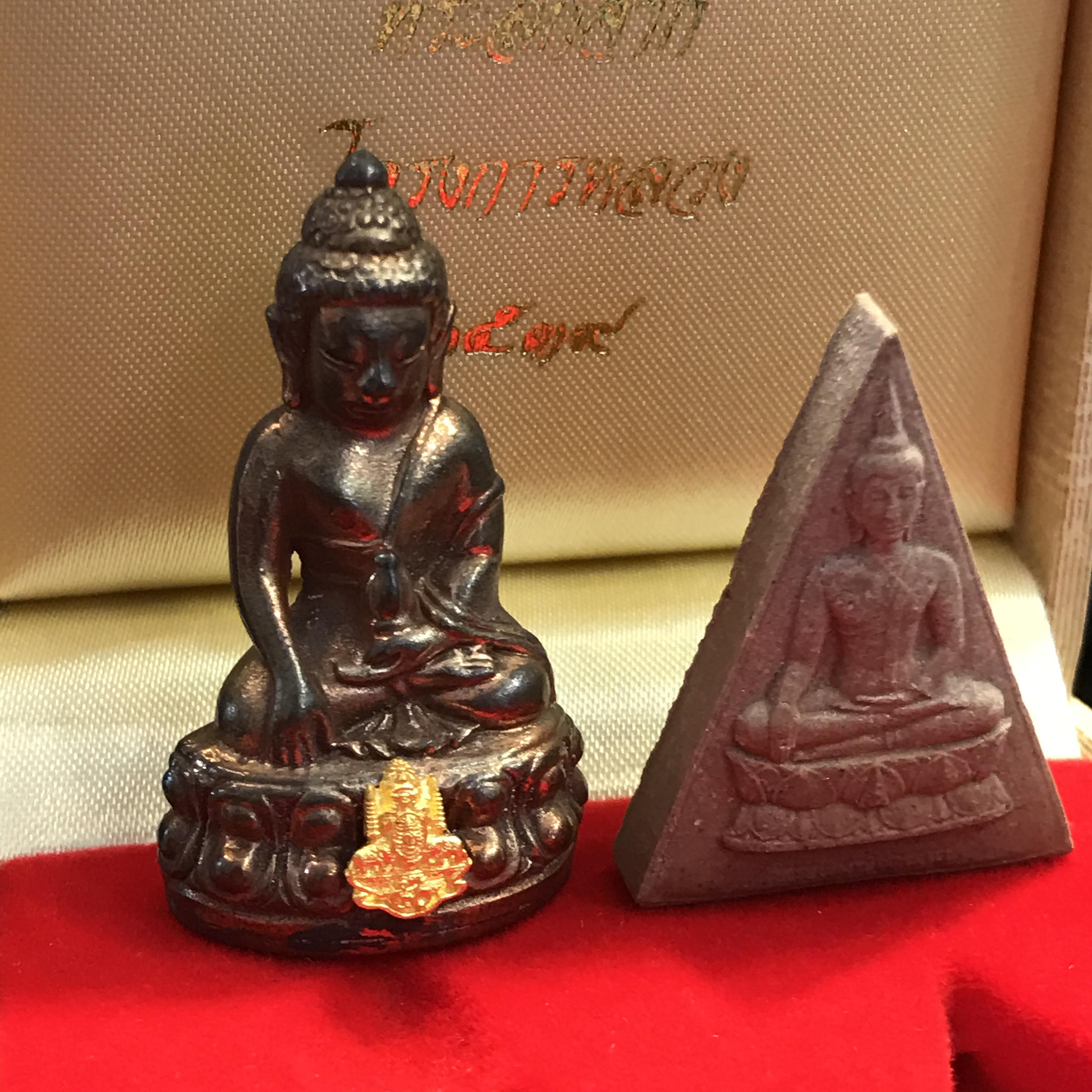 พระกริ่งเจริญโภคทรัพย์ พระพิมพ์จิตรลดา ที่ระลึกโครงการหลวง ปี2539(ชุดกรรมการหายาก)(1ใน1999ชุด)