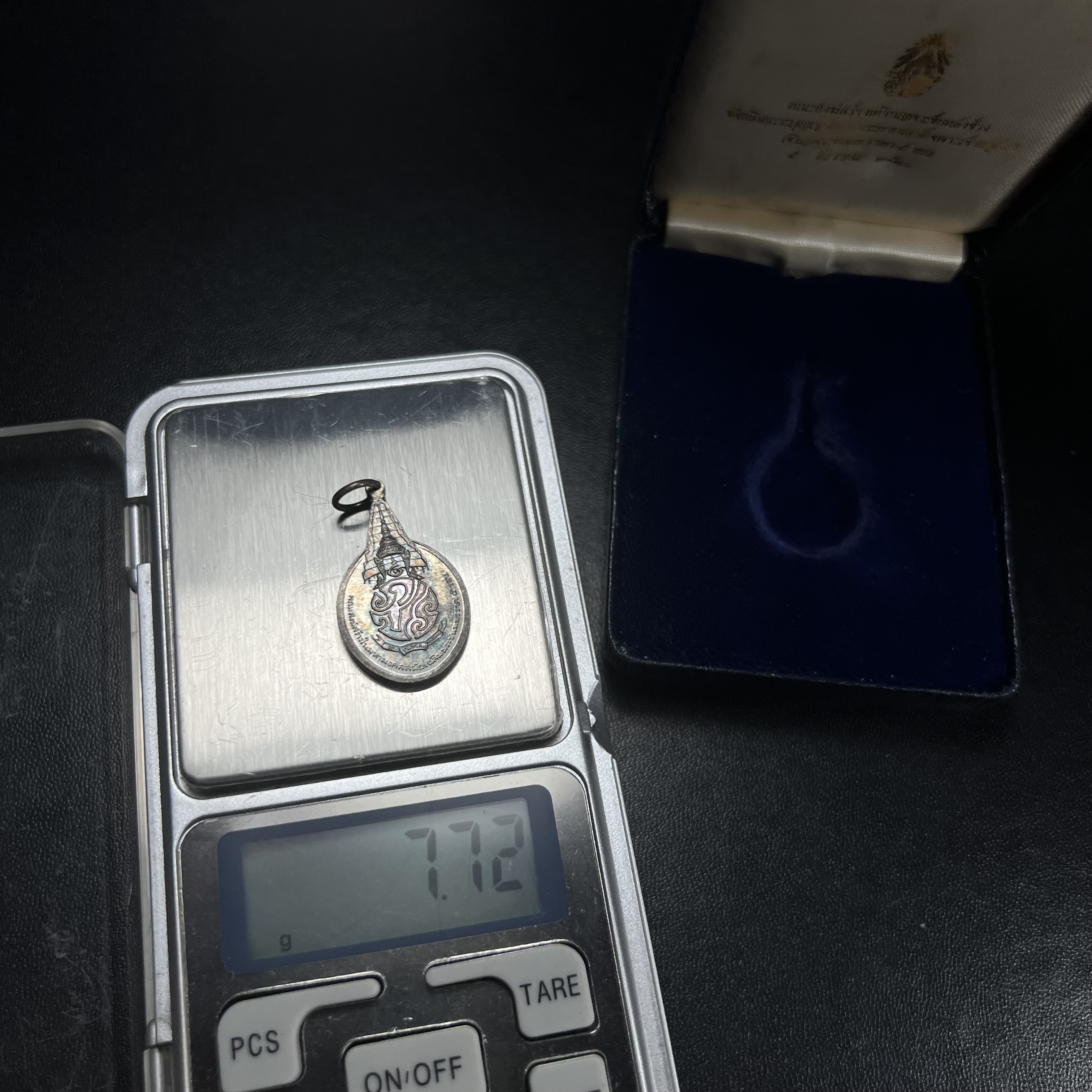 เหรียญพระชัยหลังช้าง ภปร. ครบ 5 รอบ ในหลวงรัชกาลที่9 พ.ศ.2530 พิมพ์เล็ก เนื้อเงิน(หนัก 2 สลึง)(สภาพผิวเดิมขึ้นสีรุ้งธรรมชาติสวยมาก)หายาก สภาพสวยเดิมพร้อมกล่องบรรจุเดิมครบสมบูรณ์(พิธีใหญ่ รุ่นยอดมนิยม)