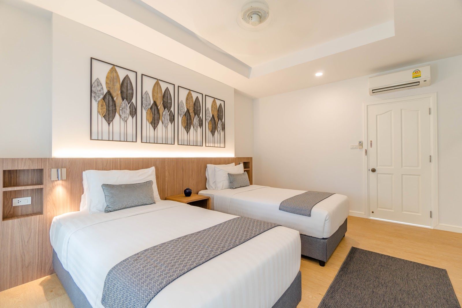 For Rent : Rawai, Jacuzzi Pool Villa, 4 bedrooms 4 Bathrooms, Pool view.