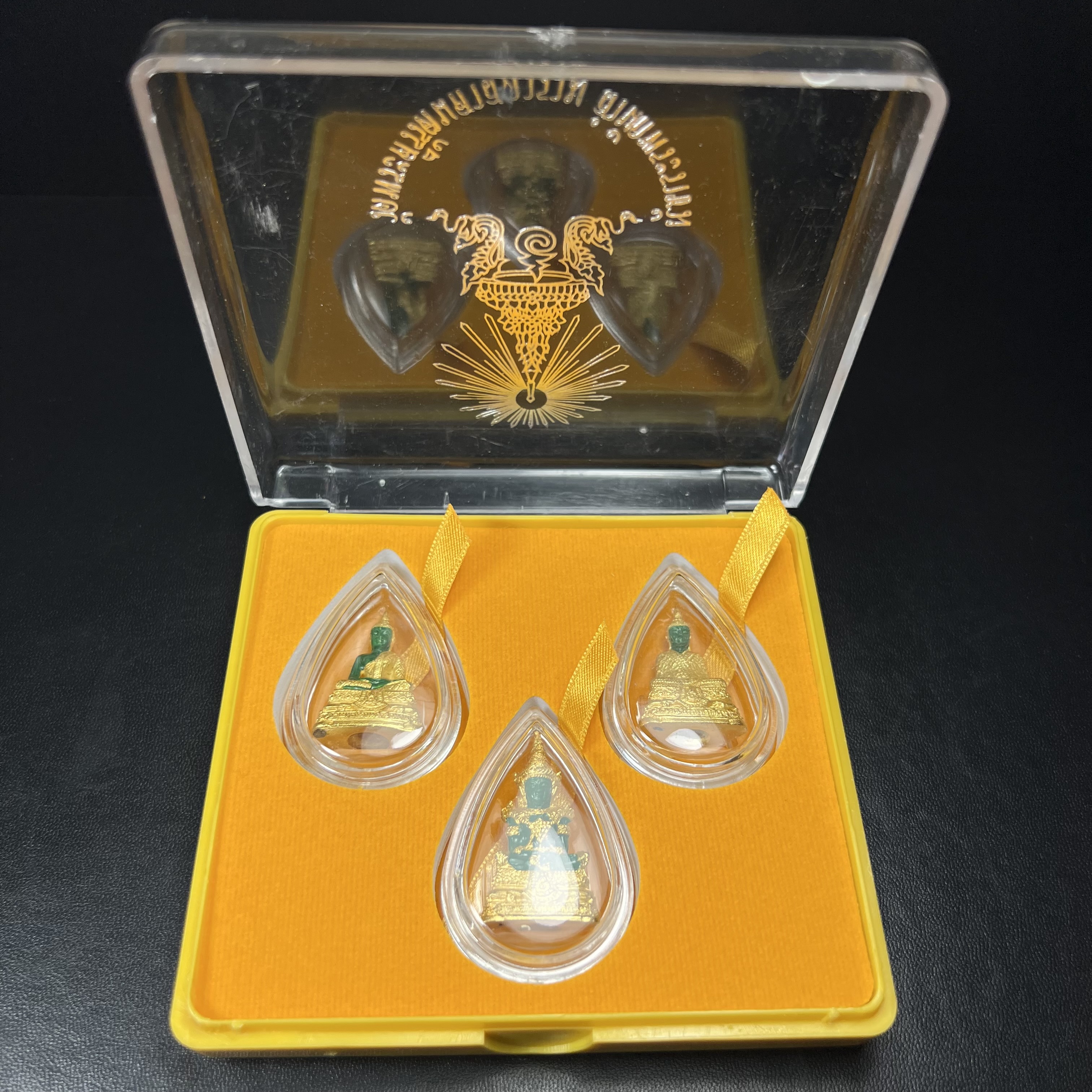 พระพุทธมหามณีรัตนปฏิมากร(พระแก้วมรกต) วัดพระศรีรัตนศาสดาราม สำนักพระราชวัง จัดสร้าง ชุด3 ฤดู ร้อน ฝน หนาว(บรรจุมวลสารใต้ฐาน)