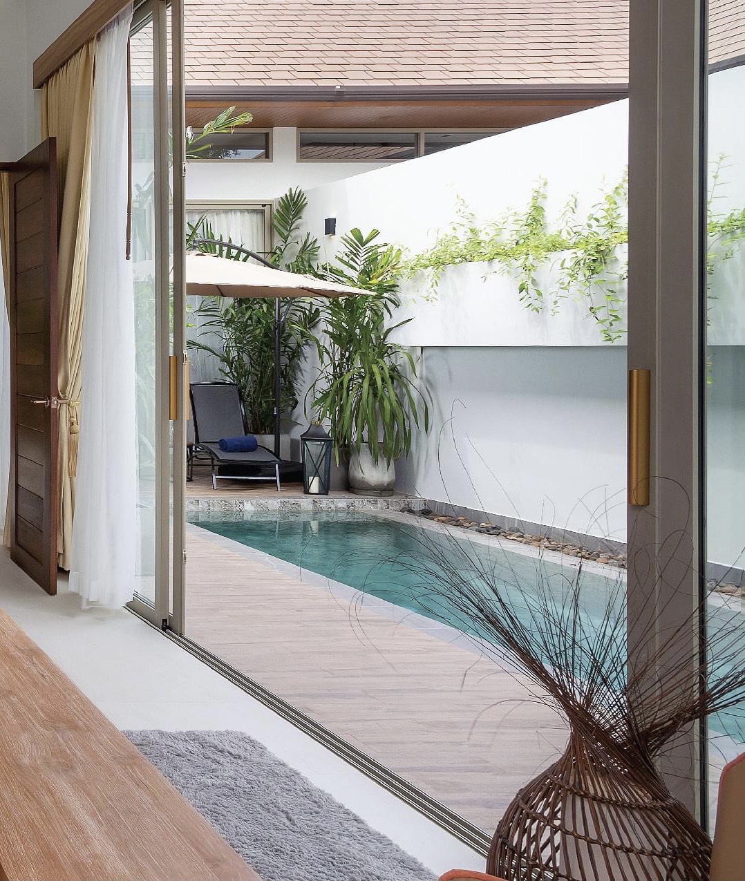 For Rent : Rawai, Luxury Private Pool Villa, 2 bedrooms 2 Bathrooms, Pool view.