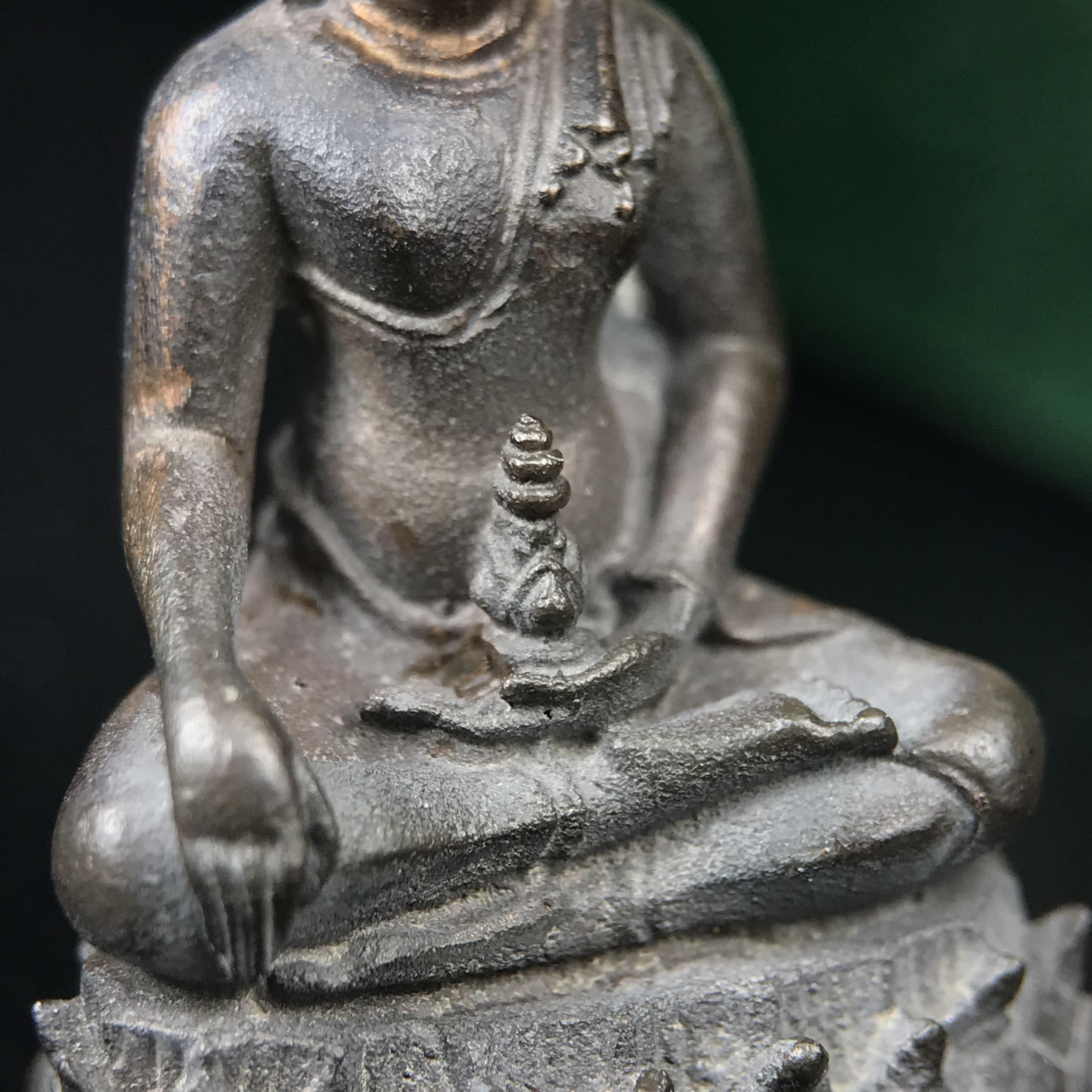 พระกริ่งวาสนา(รุ่นแรก) 80 พรรษา สมเด็จพระสังฆราช (วาสน์) วัดราชบพิธฯ ปี2521 เนื้อนวโลหะ(ตอกโค๊ตพระปิดตา) โดยมีหลวงปู่โต๊ะ วัดประดู่ฉิมพลีร่วมปลุกเสก พร้อมกล่องบรรจุเดิม(รุ่นแรก คอตั้งตรงได้สัดส่วน หายาก)