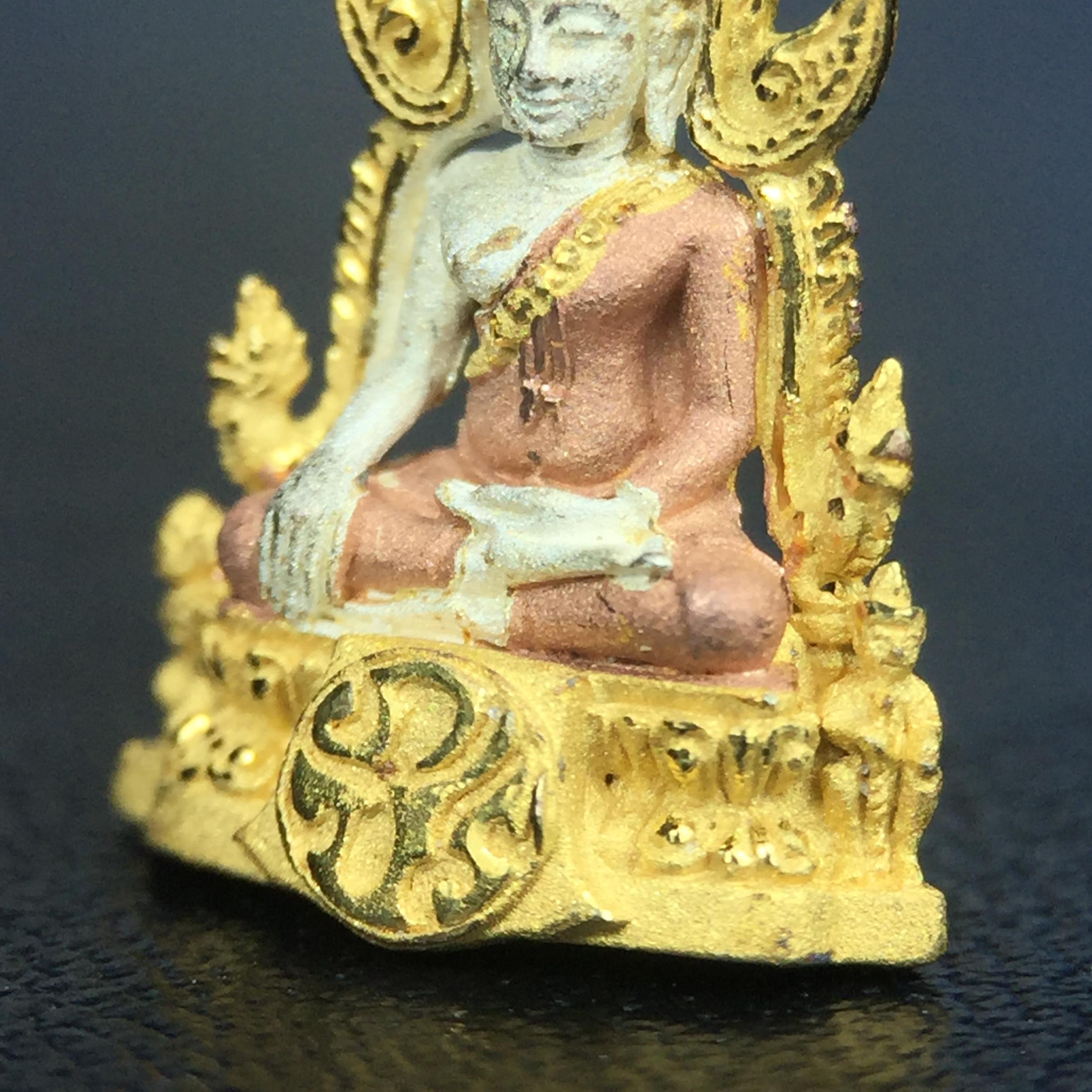 พระพุทธชินราช ภปร. โครงการ เพราะแผ่นดินนี้คือแผ่นดินเกิด เนื้อเงินชุบสามกษัตริย์ ปี2551 ขนาดหน้าตัก1/4นิ้ว (สวยงามหายาก)