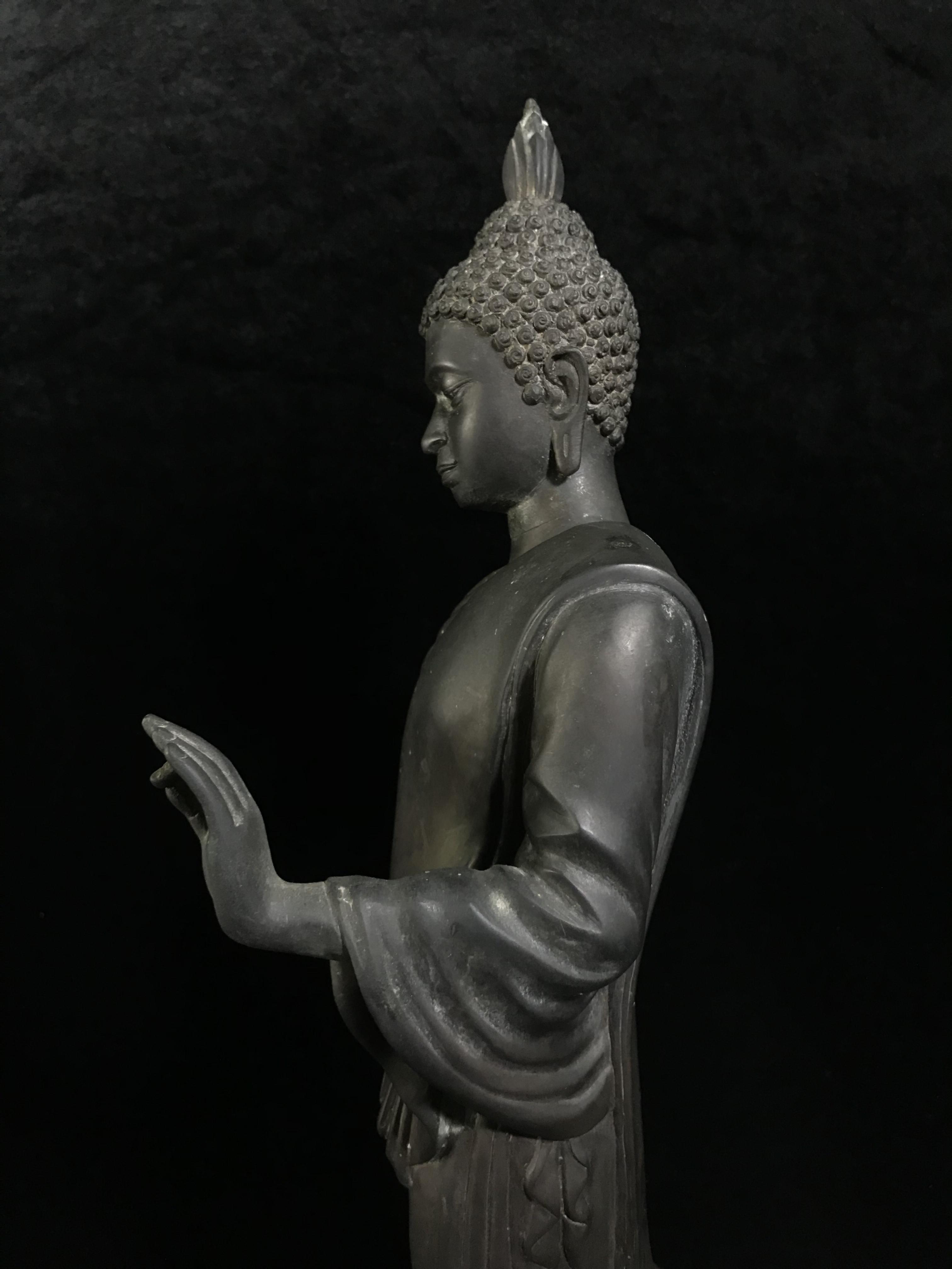 พระบูชา 25พุทธศตวรรษ พระศรีศากยะทศพลญาณ ประธานพุทธมณฑลสุทรรศน์ ปี 2531 ตราสัญลักษณ์พระราชพิธีรัชมังคลาภิเษก ปี 2531 หมายเลข (๑๕)๕๘๓ ขนาดความสูง 15 นิ้ว รวมฐานสูง 18 นิ้ว(นิยมหายาก)