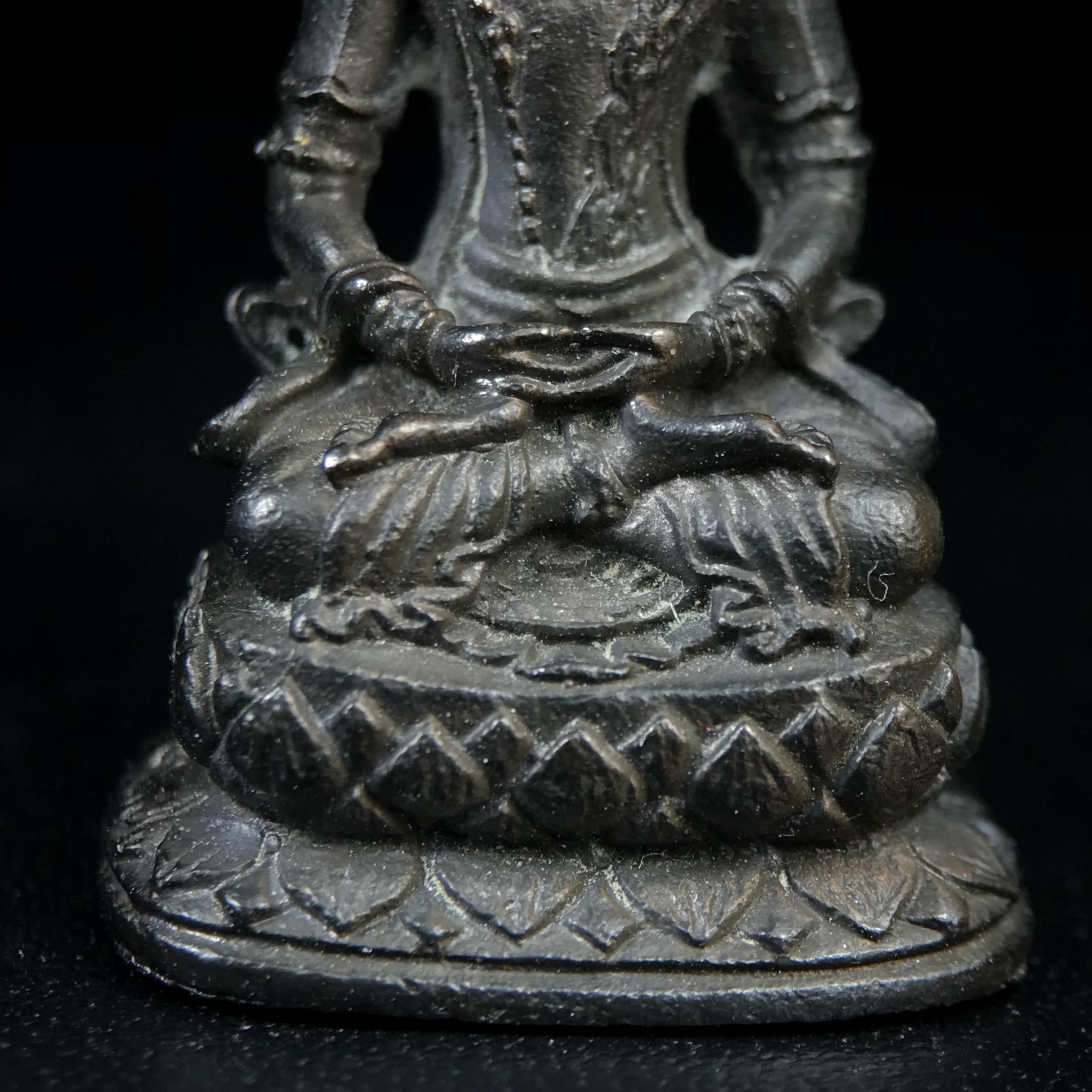 พระไวโรจนะพุทธ(กริ่งธิเบต) ท่านเจ้าคุณโพธิ์แจ้ง วัดมังกรกมลาวาส(เล่งเน่ยยี่) ปี 2515(รุ่นแรก) เนื้อนวโลหะ พิธีใหญ่ฉลอง ๑๐๐ปี วัดมังกรกมลาวาส (ในหลวงรัชกาลที่ ๙ ทรงเสด็จเททอง ) หลวงปู่โต๊ะ วัดประดู่ฉิมพลีเมตตาอธิษฐานจิตปลุกเสก (หายาก)