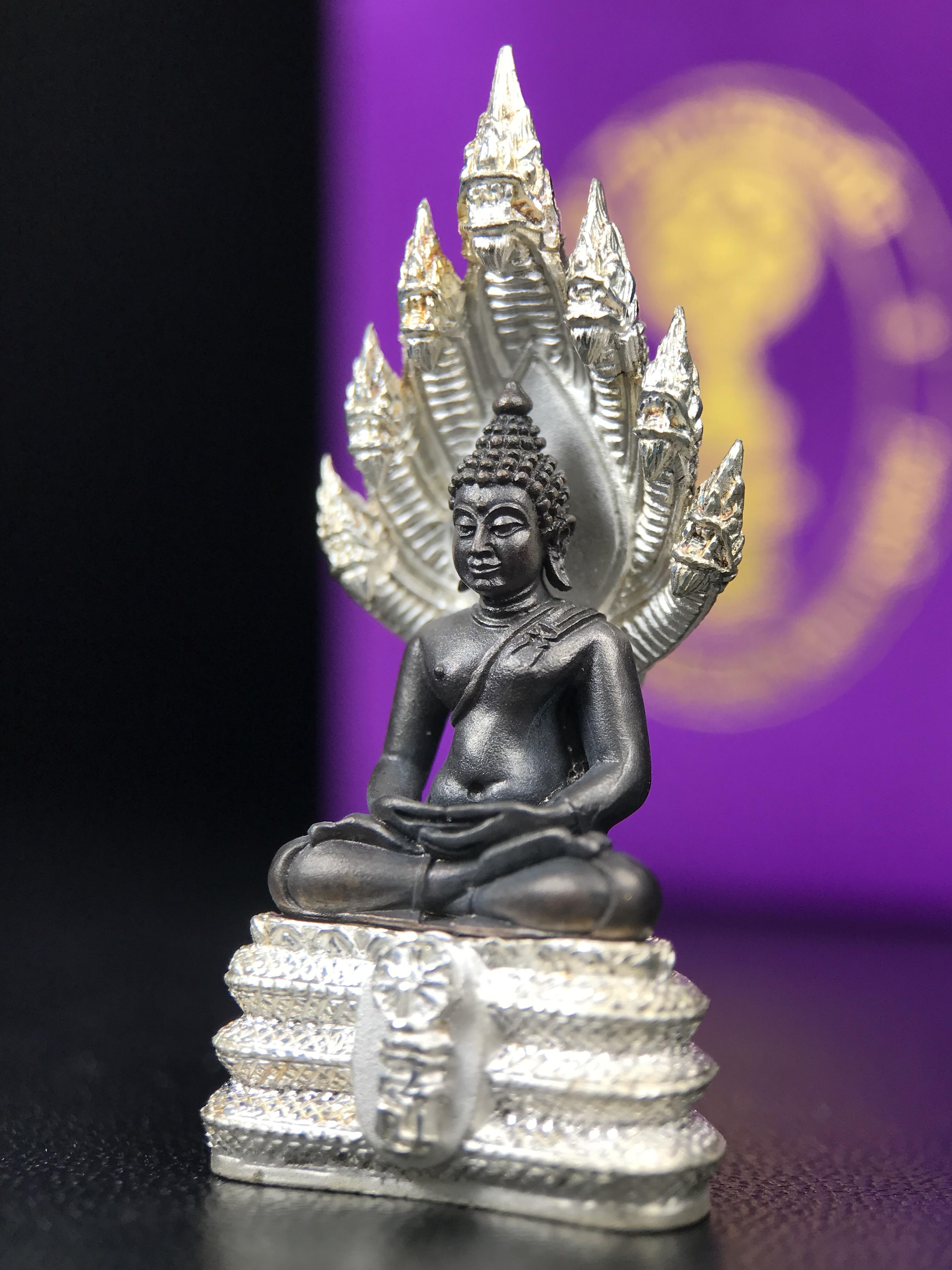 พระนาคปรก สธ. รุ่นสร้างพระอุโบสถเฉลิมพระเกียรติ 4 รอบ 84 พรรษา สมเด็จพระเทพรัตนราชสุดาฯ วัดบวรนิเวศวิหาร ปี 2543 พิมพ์ใหญ่ องค์พระเนื้อนวโลหะ ฐานนาคปรกเนื้อเงิน(สภาพ สวย )พิธีใหญ่ พุทธศิลป์งดงาม หายาก(องค์หมายเลขสวย ๒๖๖) (1 ใน 1999 องค์)