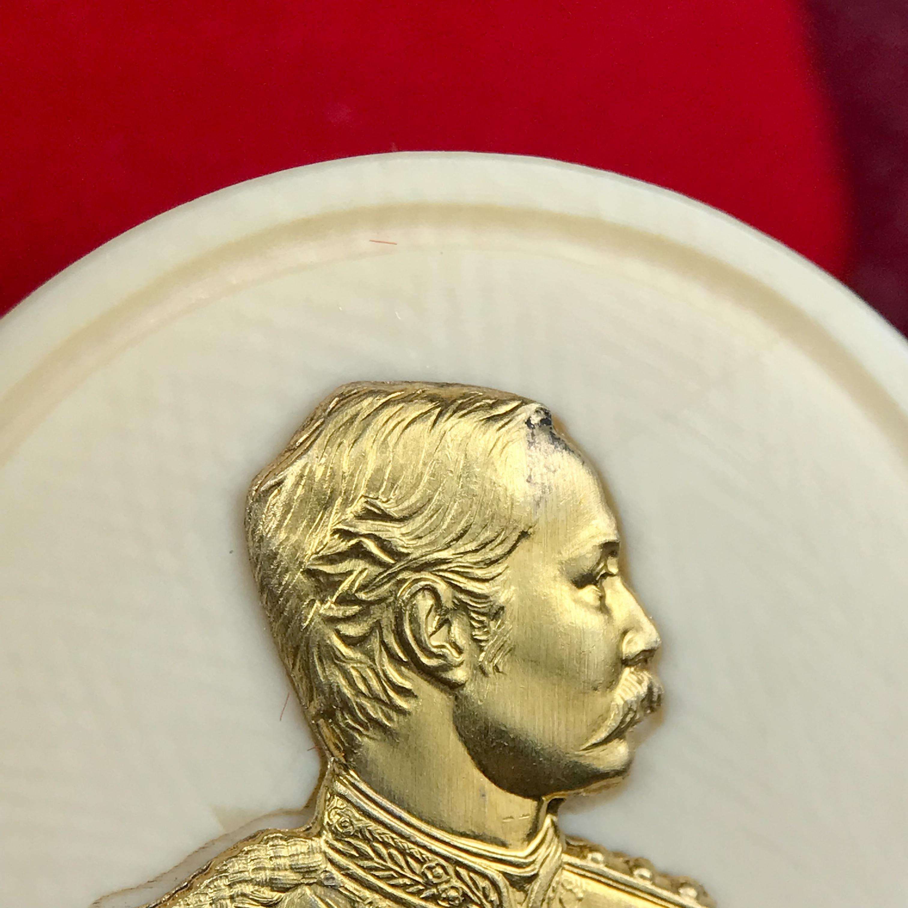 เหรียญรัชกาลที่ 5 คชสารหมื่นปี หลวงพ่ออุตตมะ วัดวังก์วิเวการาม ปี 2540 พิมพ์ใหญ่ขนาด 3.0 ซม. หน้ากากทองคำบริสุทธิ์ 99.99% (ผิวสวยเดิม)พร้อมกล่องบรรจุเดิมและใบรับรองเดิมครบ(ควรคู่ผู้รู้คุณค่า ด้วยวัตถุมงคล เสริมบุญญาบารมี)