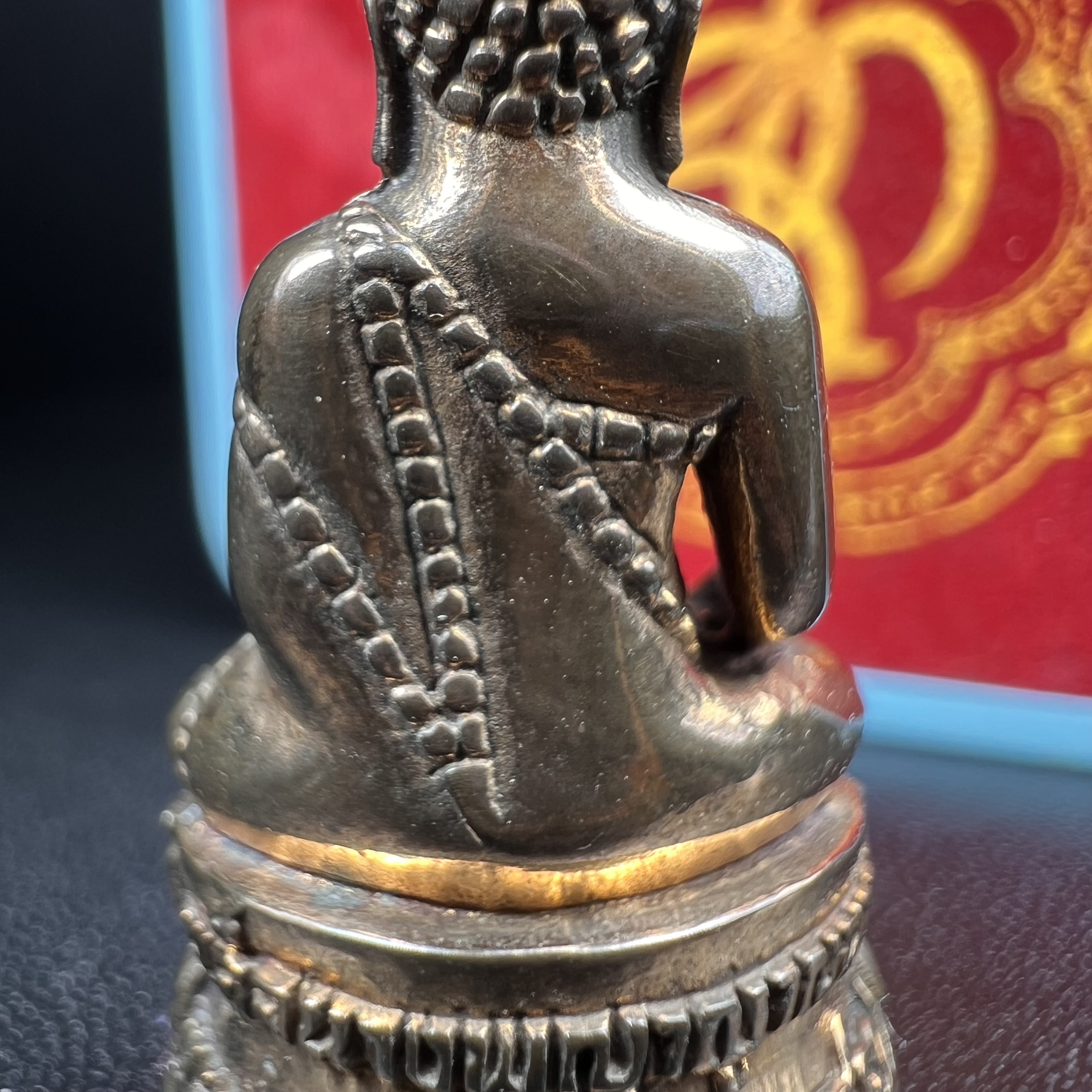 พระกริ่งสมเด็จนางพญาญาณนาวา พรหมวชิรญาณ โครงการพัฒนาพระอารามเฉลิมพระเกียรติ วัดยานนาวา ปี 2547เนื้อนวโลหะก้นเงิน องค์หมายเลข ๓๙๐ พร้อมกล่องบรรจุเดิมครบสมบูรณ์