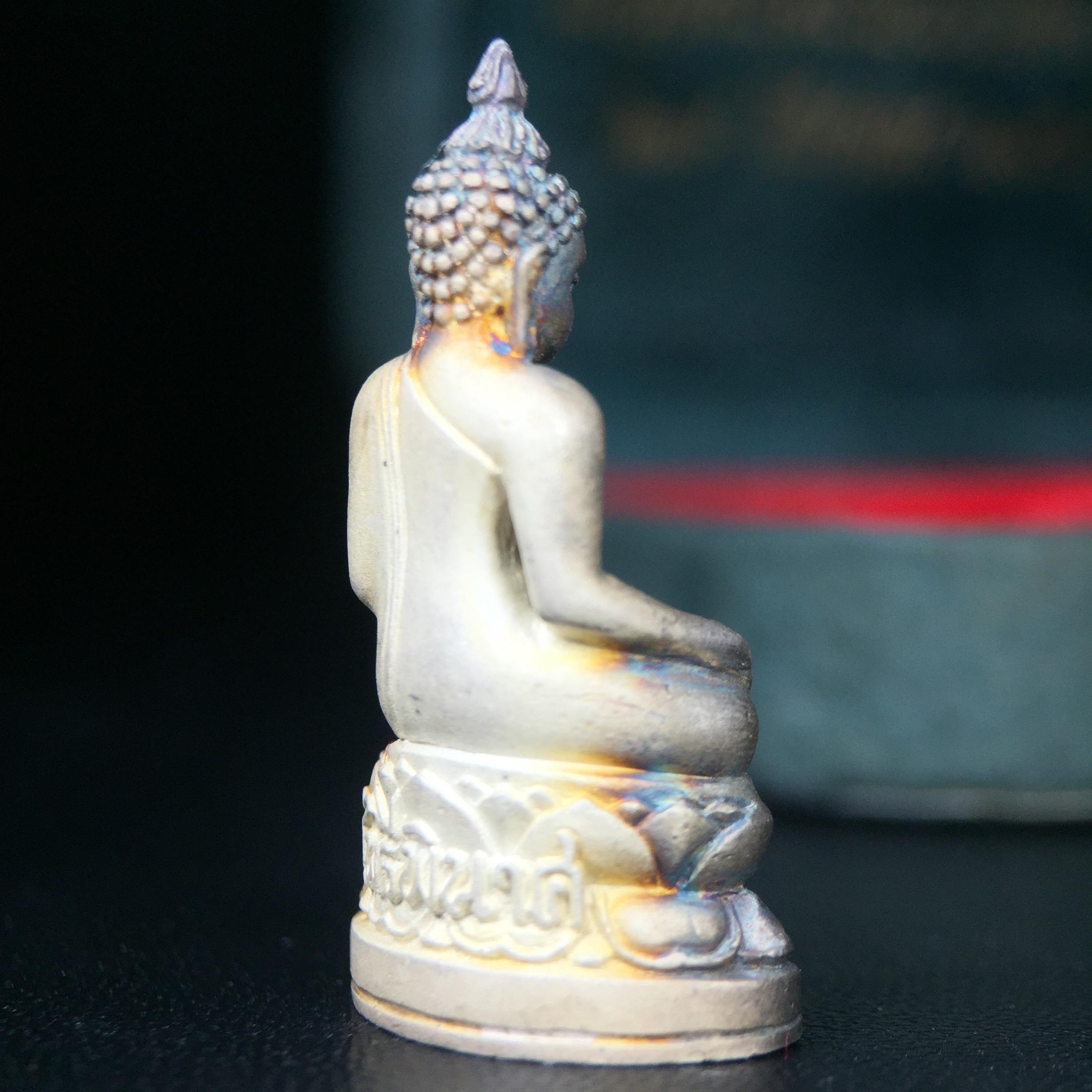 พระกริ่งไพรีพินาศ ตรากาญจนาภิเษก วัดบวรนิเวศวิหาร ที่ระลึกในหลวงรัชกาลที่9 ครองสิริราชสมบัติครบ 50 ปี เนื้อเงิน(สภาพผิวเดิม ขึ้นสีรุ้งธรรมชาติ สวยแบบนิยม)พร้อมกล่องบรรจุเดิม ครบ สมบูรณ์ ชุดพระราชทาน(หายาก)