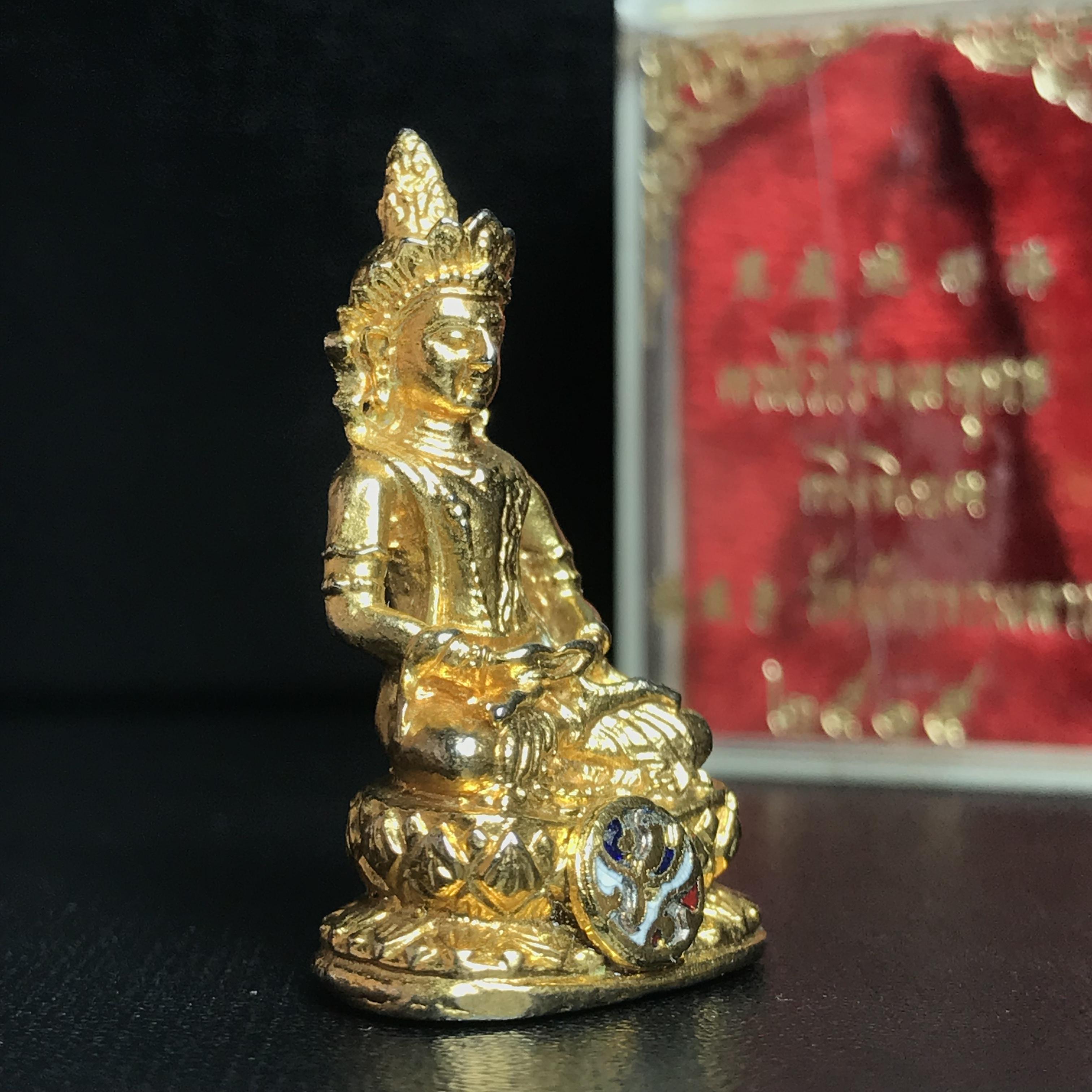 พระกริ่งธิเบตอวโลกิเตศวร ภปร.(พระไวโรจนะพุทธ)วัดมังกรกมลาวาส(เล่งเน่ยยี่) รุ่นแรกปี2515 เนื้อโลหะกะไหล่ทอง(ในหลวงรัชกาลที่9เสด็จเททอง)(หลวงปู่โต๊ะปลุกเสก)(หายาก)