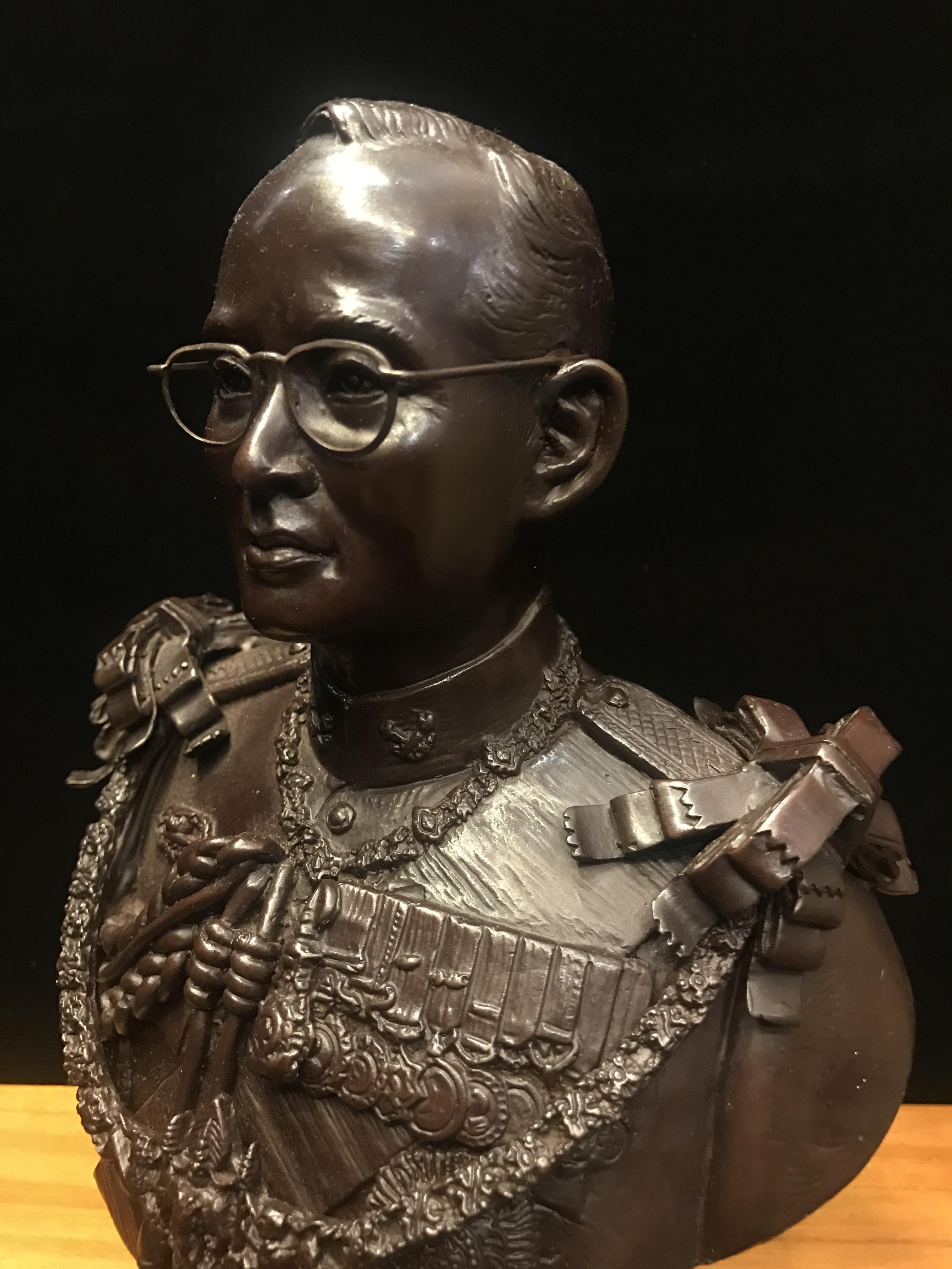 พระบรมรูปในหลวงรัชกาลที่9 รุ่นเฉลิมพระเกียรติ ปี2545