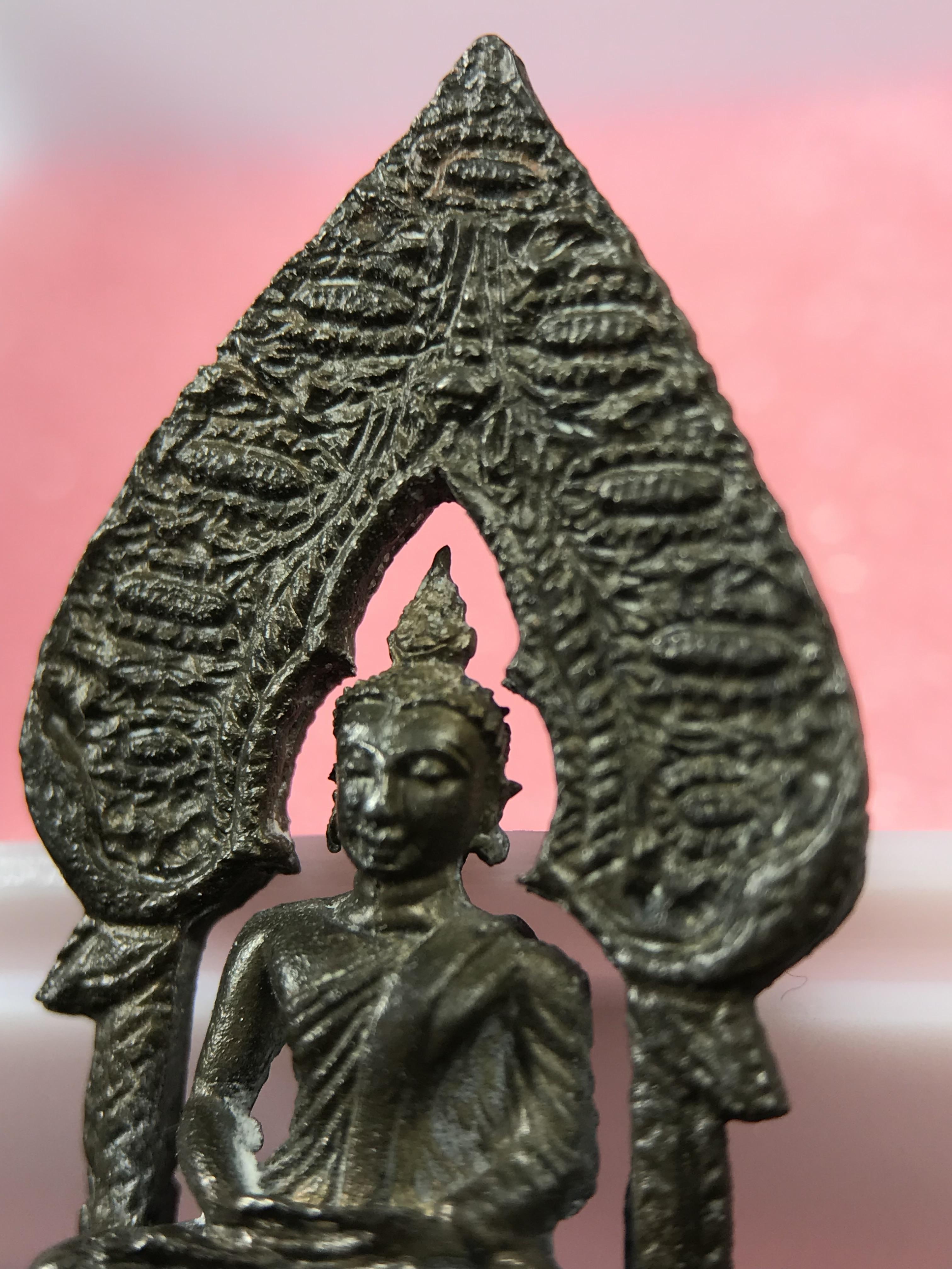 พระกริ่งนิรันตราย สมโภชครบ 108 ปี วัดราชประดิษฐ์ ปี 2515 เนื้อนวโลหะ(องค์หมายเลข ๑๖๘)( ในหลวง ร.9 เสด็จเททอง)( จำนวนสร้าง 1 ใน 999 องค์) (พิธีใหญ่ เกจิคณาจารย์ในยุคล้นหลาม หลวงปู่โต๊ะ วัดประดู่ฉิมพลีร่วมปลุกเสก)หายาก