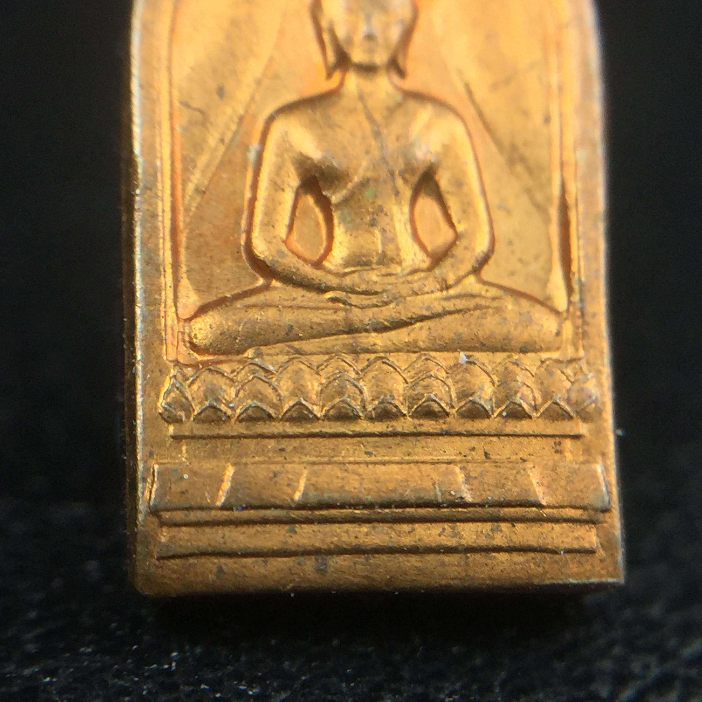 พระปรกใบมะขาม พระพุทธสิหิงค์ ภปร. ธรรมศาสตร์ 50ปี เนื้อทองแดง(คัดสภาพสวย)(ในหลวงรัชกาลที่9 เสด็จเททอง)(พระปรกใบมะขาม ภปร รุ่นแรก)