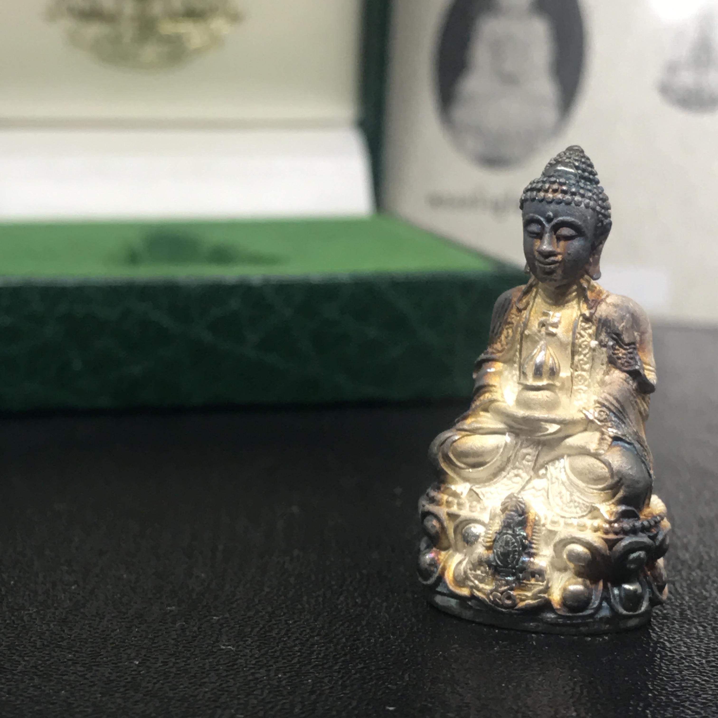 พระกริ่งยูไลฮุก โครงการพัฒนาบูรณพระอุโบสถวัดแก้วแจ่มฟ้า ปี 2539 เนื้อเงิน ตรากาญจนาภิเษก ครองราชย์ 50 ปี