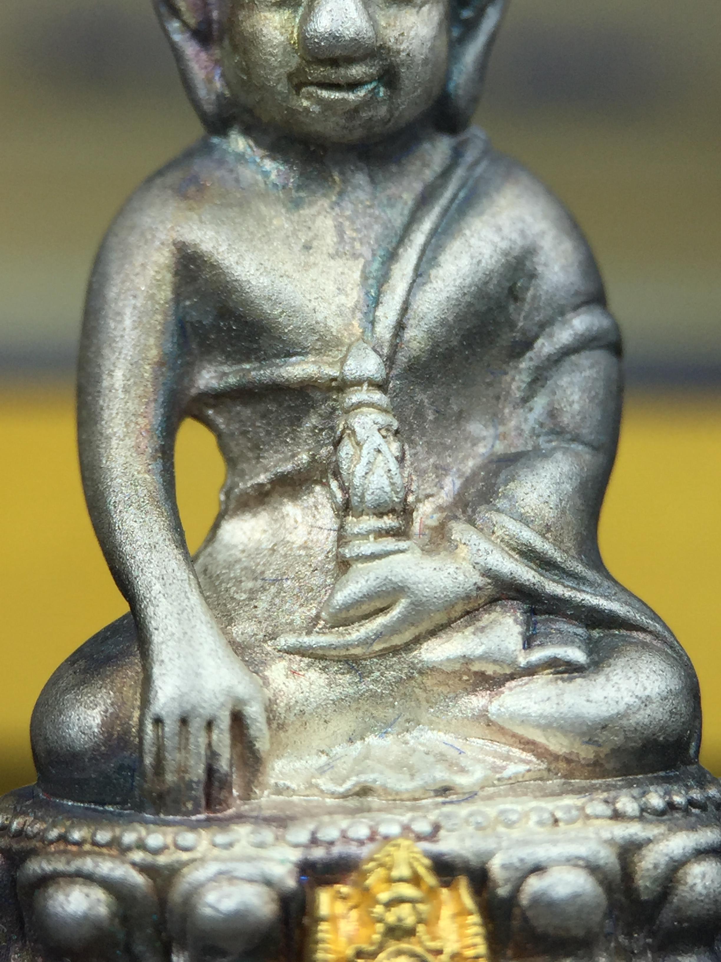 พระกริ่งสมเด็จญาณ วัดบวรนิเวศวิหาร เนื้อเงินบริสุทธิ์ 92.5% ตรากาญจนาภิเษกทองคำ(เนื้อทองคำแท้) พระราชทานแจกเมื่อ 3 ตุลาคม 2538 จัดสร้างในวโรกาส สมเด็จพระญาณสังวร สมเด็จพระสังฆราช ฉลองพระชนมายุครบ 82 พรรษา และฉลองครองราชสมบัติครบ 50 ปี รัชกาลที่ 9(หายาก)