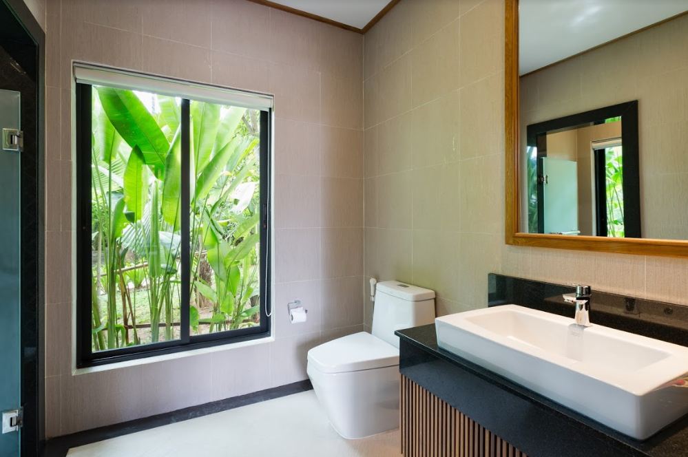 For Sale : Nai Harn, Luxury Tree Pool Villa, 3 Bedrooms 3 Bathrooms, Garden view.