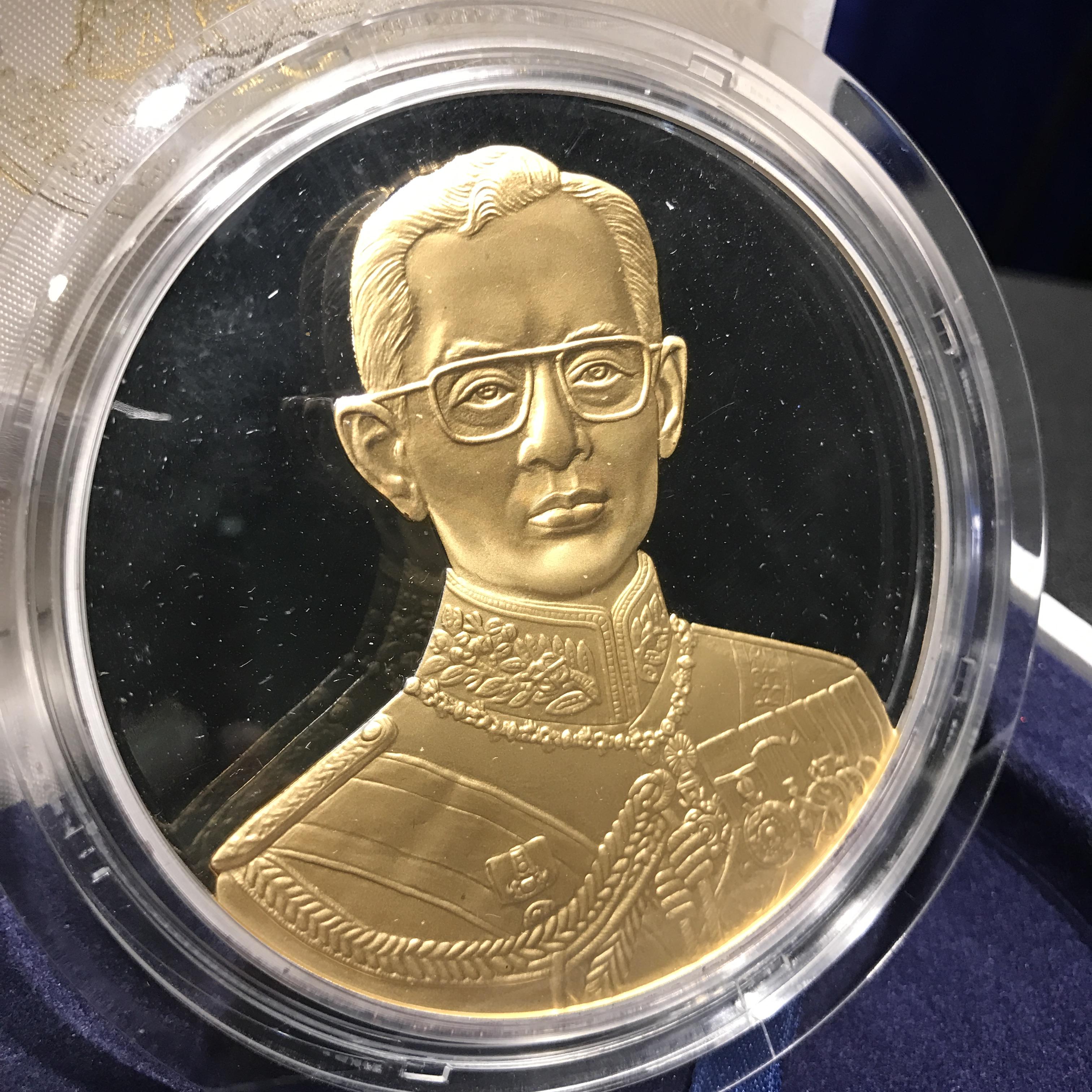 เหรียญที่ระลึก “คามิโอ” มหามงคลวโรกาสพระบาทสมเด็จพระเจ้าอยู่หัวภูมิพลอดุลยเดช ทรงครองสิริราชสมบัติครบ 50ปี