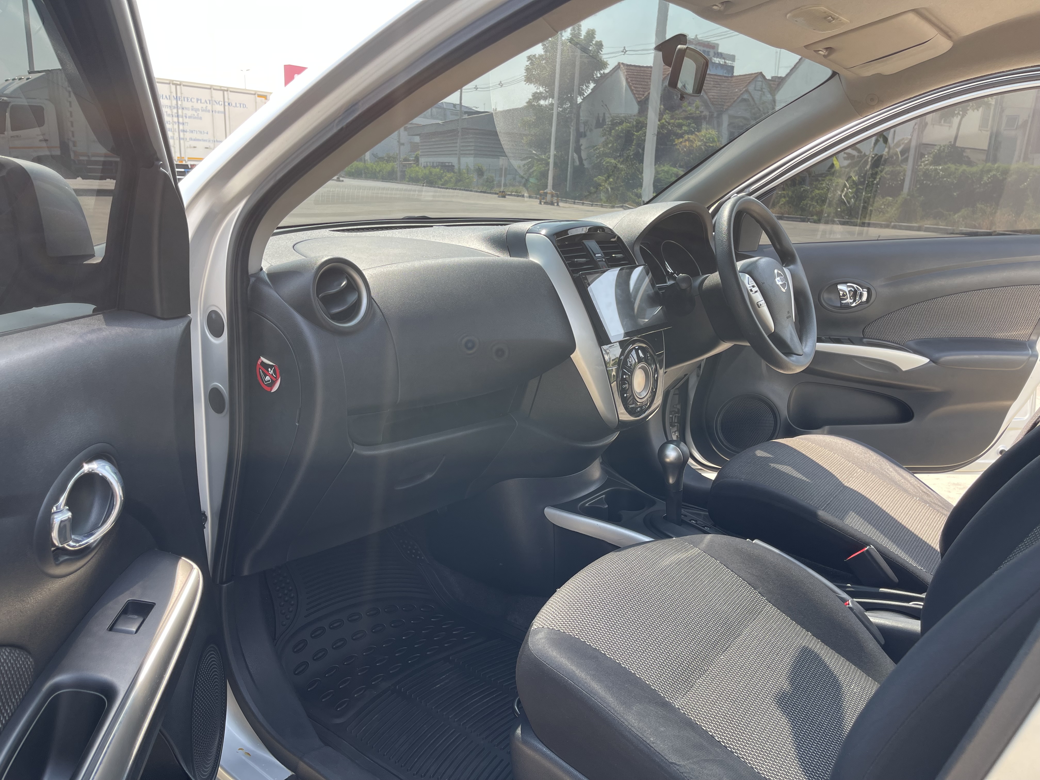 Nissan Almera 1.2 VL At 2014 เงิน