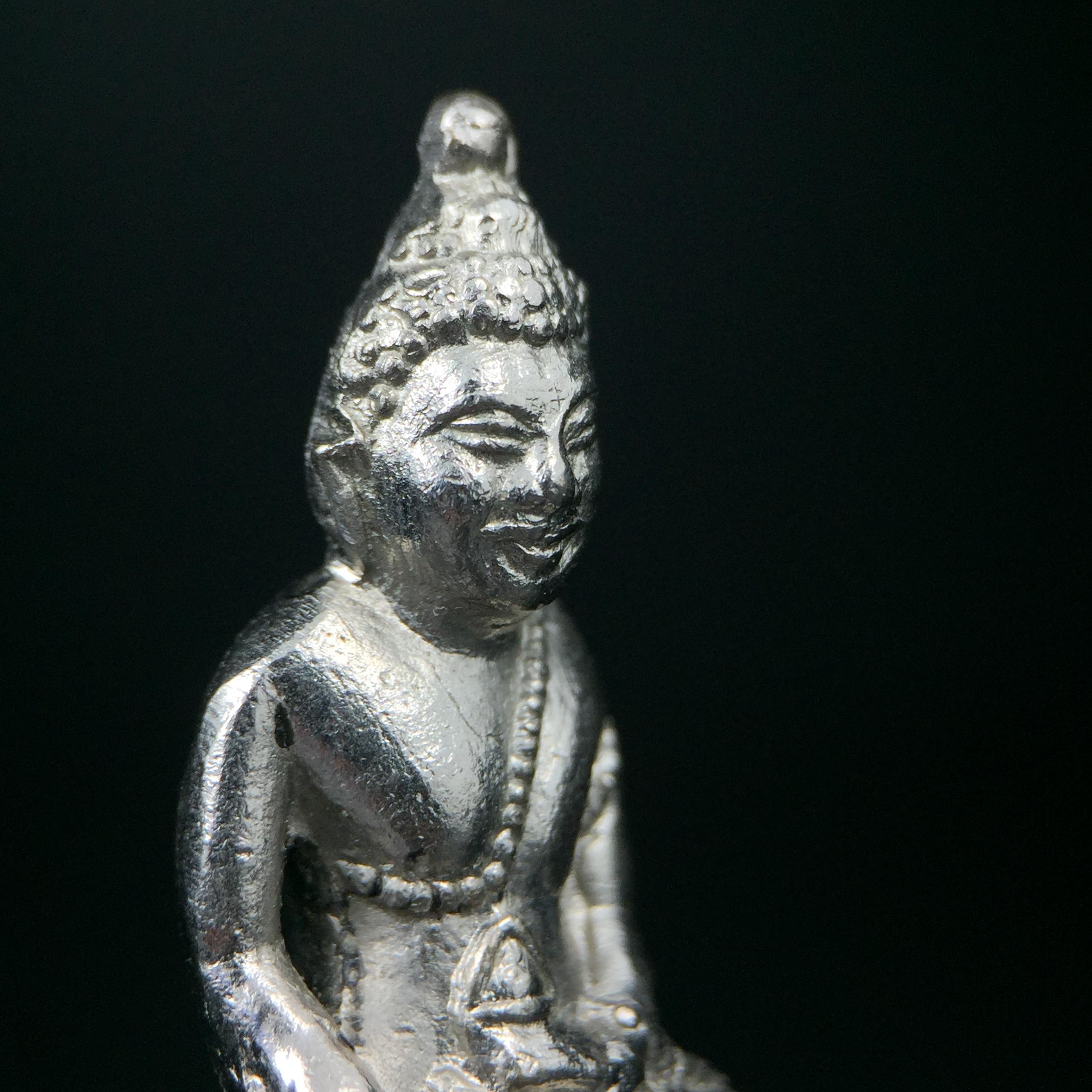 พระกริ่งโสฬส (มปร.) วัดราชประดิษฐ์ ปี 2515 เนื้อกะไหล่เงิน(กรรมการ)(กะไหล่เงินเดิมหายาก) เนื้อกะไหล่ทองเดิม สร้างน้อย หายาก หลวงปู่ทิม ปลุกเสก(ในหลวงรัชกาลที่9 เสด็จเททอง)พระดี พิธีใหญ่