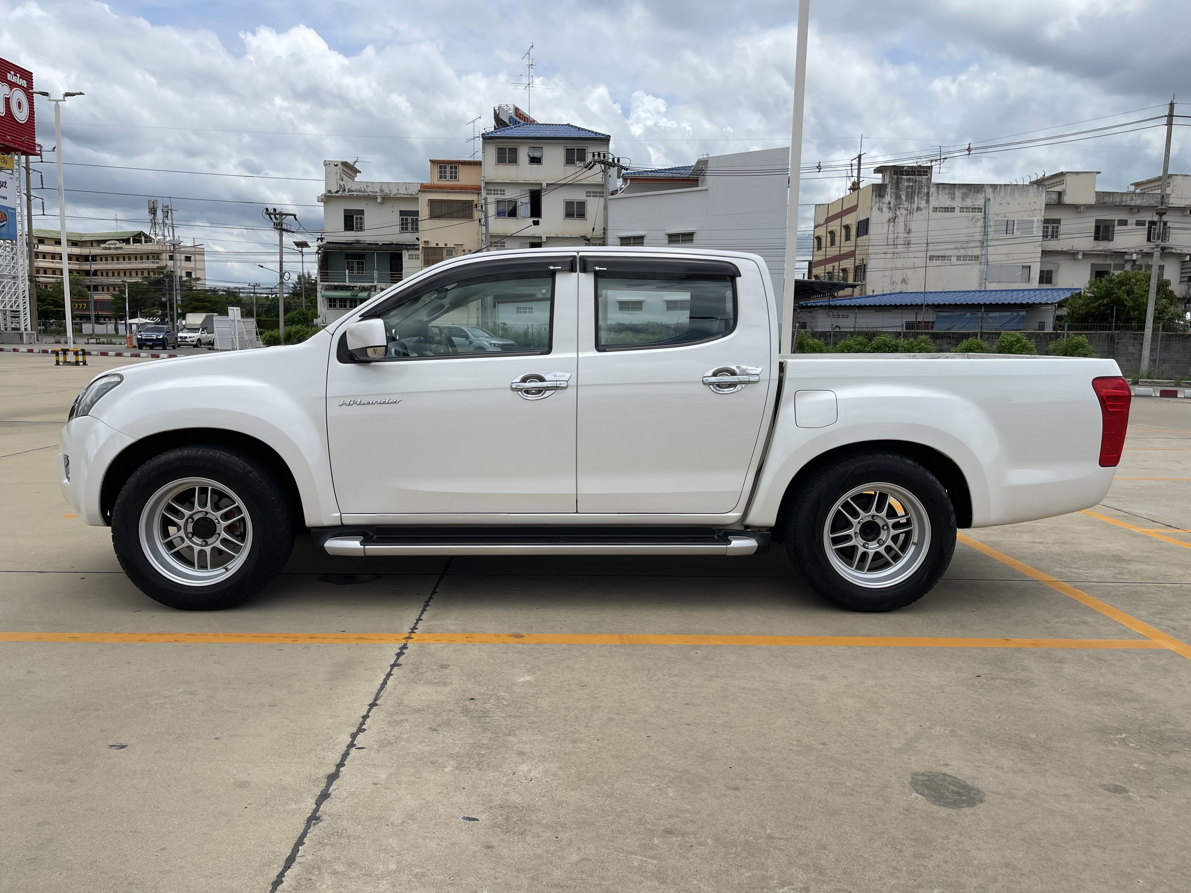Isuzu Dmax All New 4ประตู Hilander 2.5 Vgs Z Dvd 2014 ขาวมุก