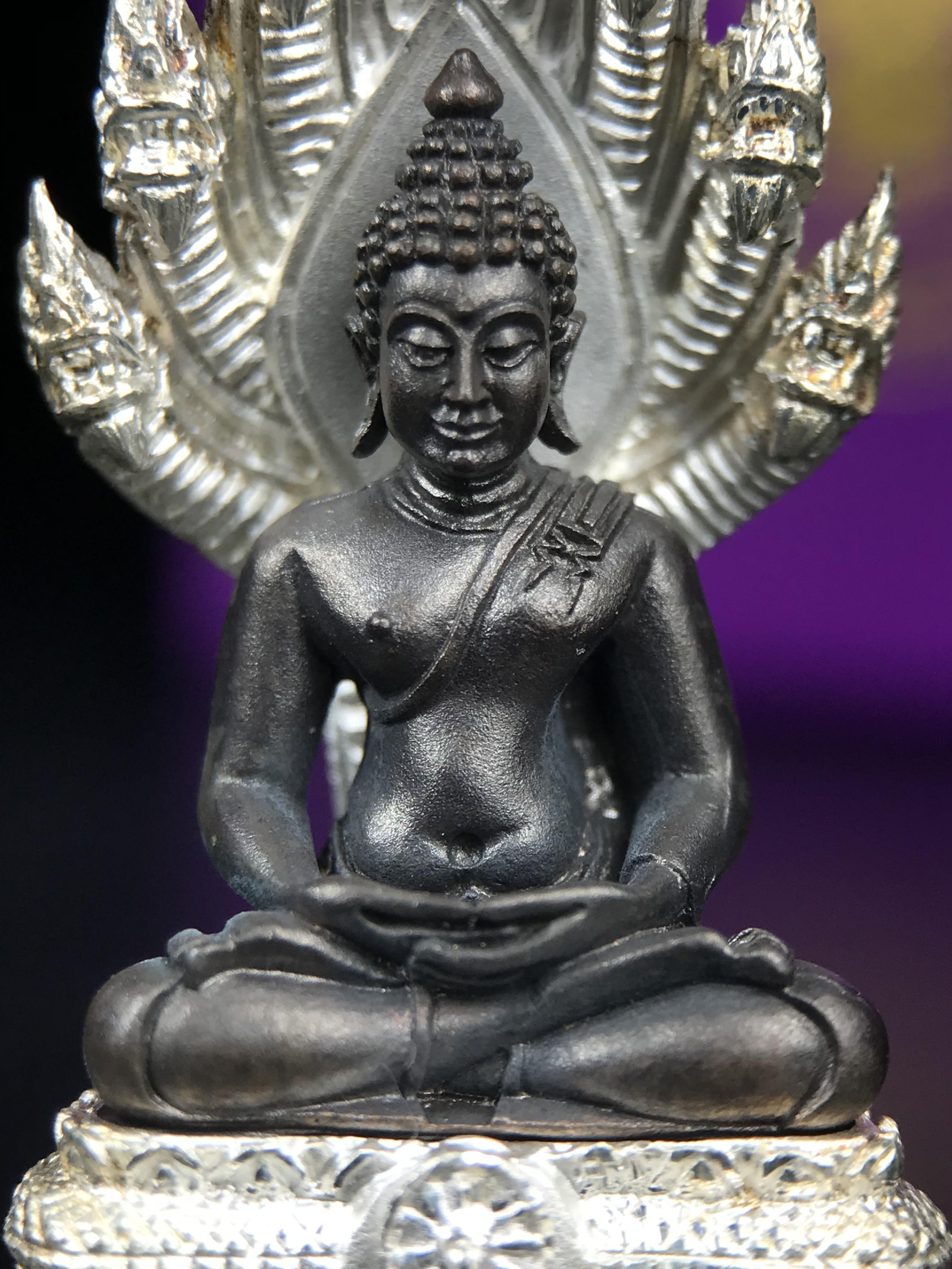 พระนาคปรก สธ. รุ่นสร้างพระอุโบสถเฉลิมพระเกียรติ 4 รอบ 84 พรรษา สมเด็จพระเทพรัตนราชสุดาฯ วัดบวรนิเวศวิหาร ปี 2543 พิมพ์ใหญ่ องค์พระเนื้อนวโลหะ ฐานนาคปรกเนื้อเงิน(สภาพ สวย )พิธีใหญ่ พุทธศิลป์งดงาม หายาก(องค์หมายเลขสวย ๒๖๖) (1 ใน 1999 องค์)