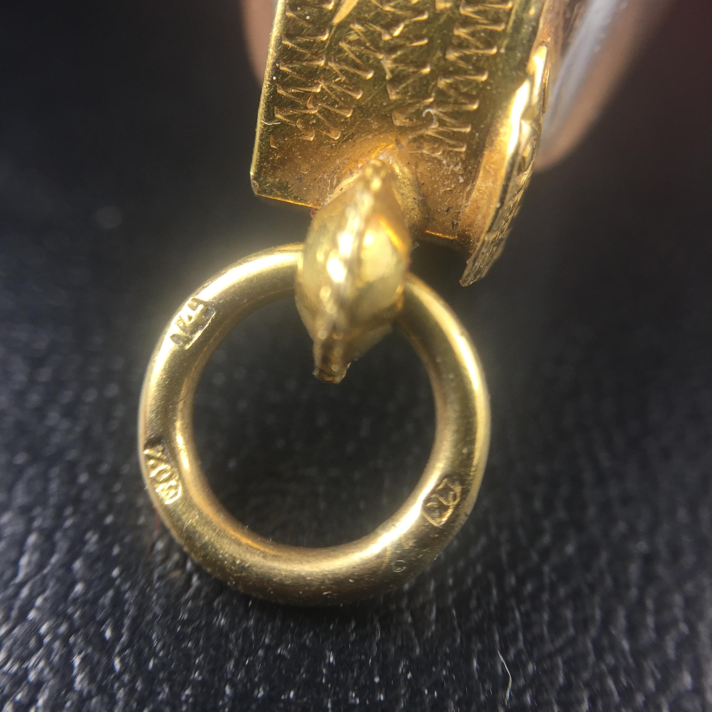 พระกริ่ง-พระชัยวัฒน์ ปวเรศ ปี2530 วัดบวรนิเวศราชวรวิหาร(องค์พระชัยวัฒน์เลี่ยมกรอบทองคำแท้)(ในหลวง ร.9 เสด็จเททอง)(บรรจุเส้นเกศาในหลวงรัชกาลที่9)พร้อมสูจิบัตรเดิมตอนจัดสร้าง(สภาพสวยครบสมบูรณ์) (องค์หน้าใหญ่)(องค์ทองทบ)แบบพิมพ์นิยมหายาก