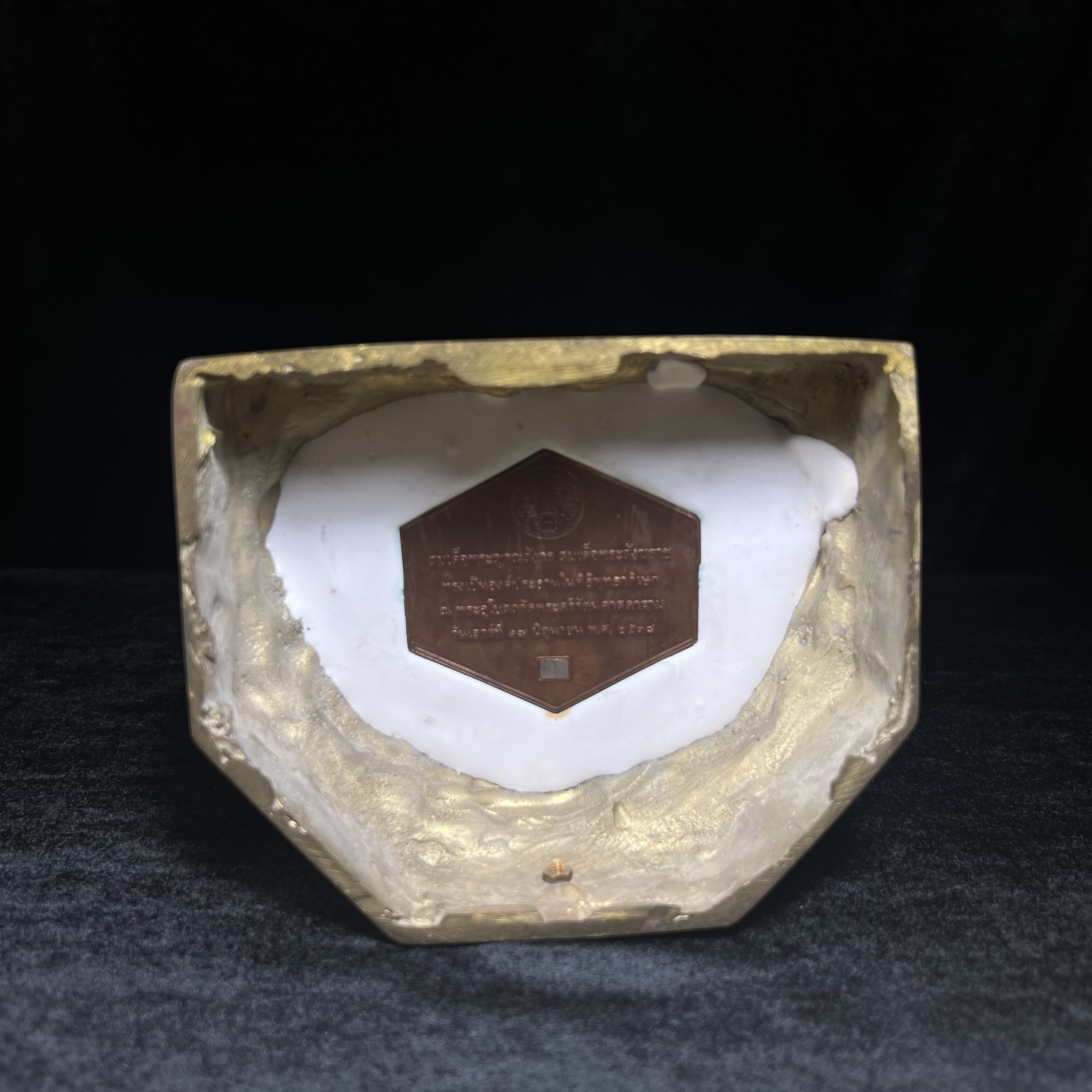 พระบูชาไพรีพินาศ วัดบวรนิเวศวิหาร ปี2538 จัดสร้างโดยสถาบันเทคโนโลยีพระจอมเกล้าพระนครเหนือ พุทธาภิเษก ณ อุโบสถวัดพระแก้ว ขนาดหน้าตัก 5 นิ้ว ทองเหลืองปิดทอง บรรจุแผ่นเงินจารโดยสมเด็จพระสังฆราช (ตอกโค๊ตหมายเลข(สจพ 309) (พระดี พิธีใหญ่)1 ใน 348 องค์ หายาก