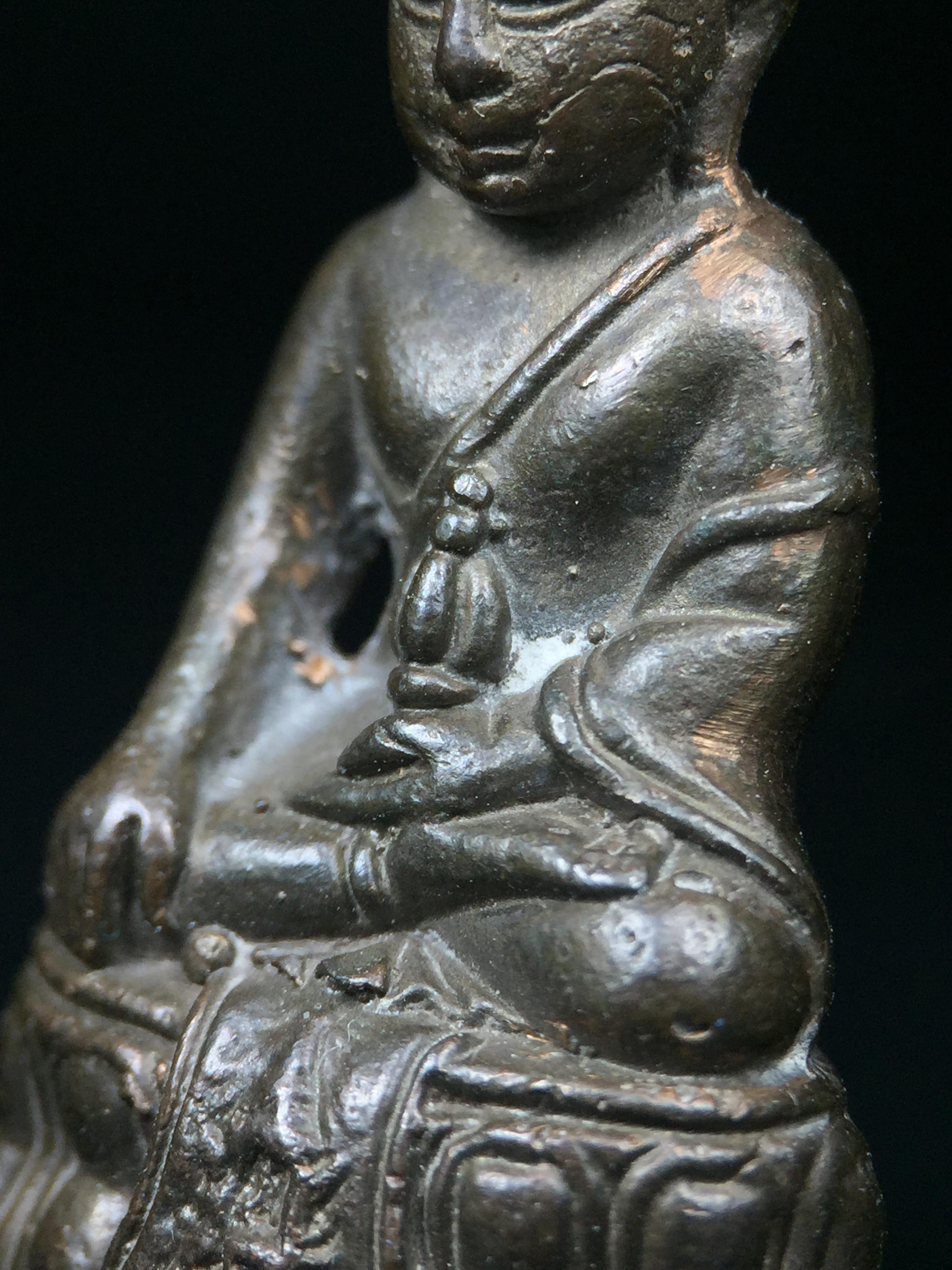 พระกริ่ง ภปร. 60 ปี ธรรมศาสตร์ สร้างเป็นที่ระลึกการสถาปนาครบรอบ 60 ปี มหาวิทยาลัยธรรมศาสตร์ ปี 2537(ในหลวงรัชกาลที่9 เสด็จเป็นประธานในพิธี)(พิธีใหญ่ เกจิที่มีชื่อเสียงมาร่วมปลุกเสกจำนวนมาก ชนวนมาลสารเก่าเข้มขลัง )**ของดีธรรมศาสตร์ที่ศิษย์เก่าไม่ควรพลาด**