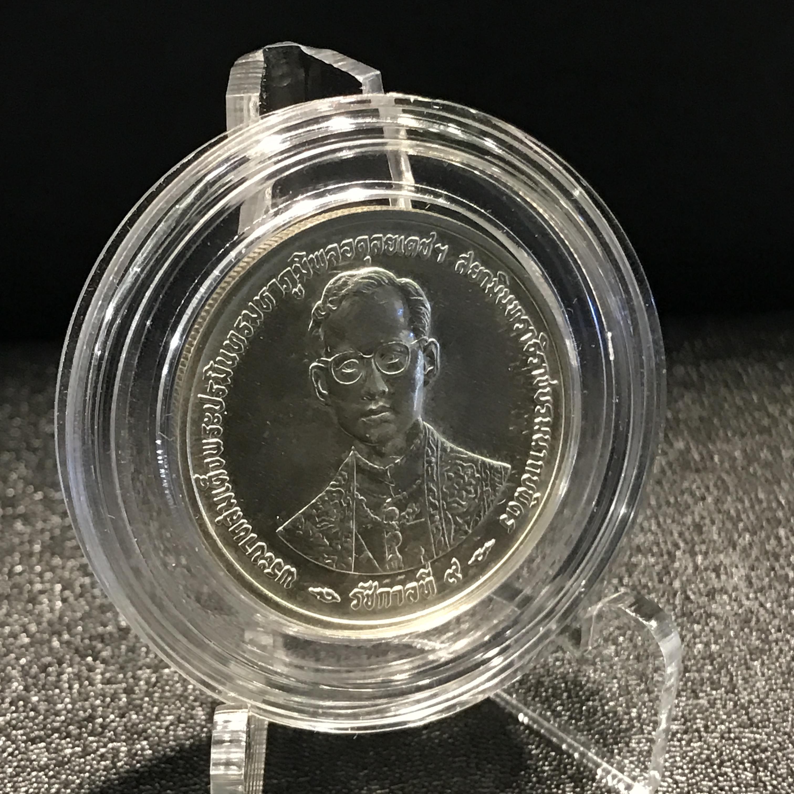 ชุดเหรียญเงิน ฉลองสิริราชสมบัติ 50ปี กาญจนาภิเษก 150, 300, 600 บาท (3 เหรียญ) ผลิตโดย กองกษาปณ์ กรมธนารักษ์ กระทรวงการคลัง