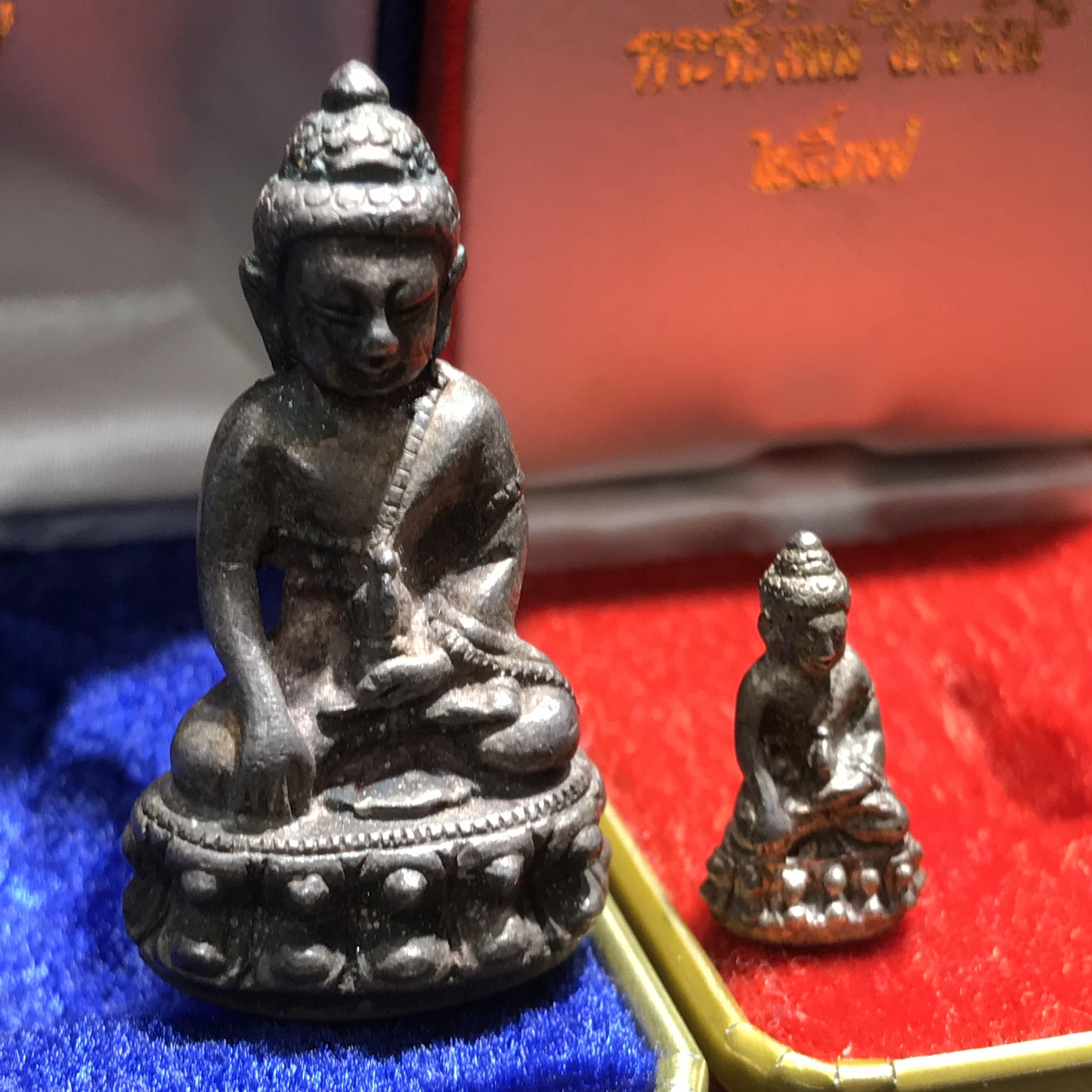 พระกริ่งรัตนรังสี-พระชัยวัฒน์รัตนรังสี ปี2537 เนื้อเงิน หลวงปู่เทสก์ เทสรังสี(สมเด็จพระญาณสังวรเป็นประธานพิธี)