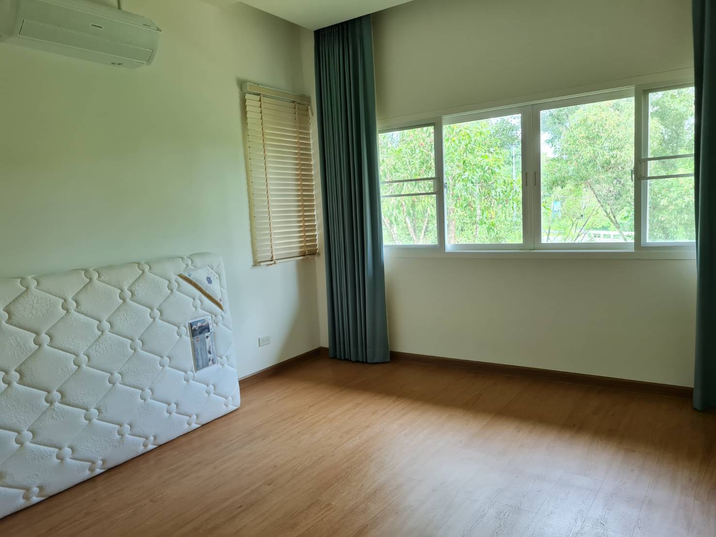 For Rent : 2Story beautiful house with big yard 3 bedroom