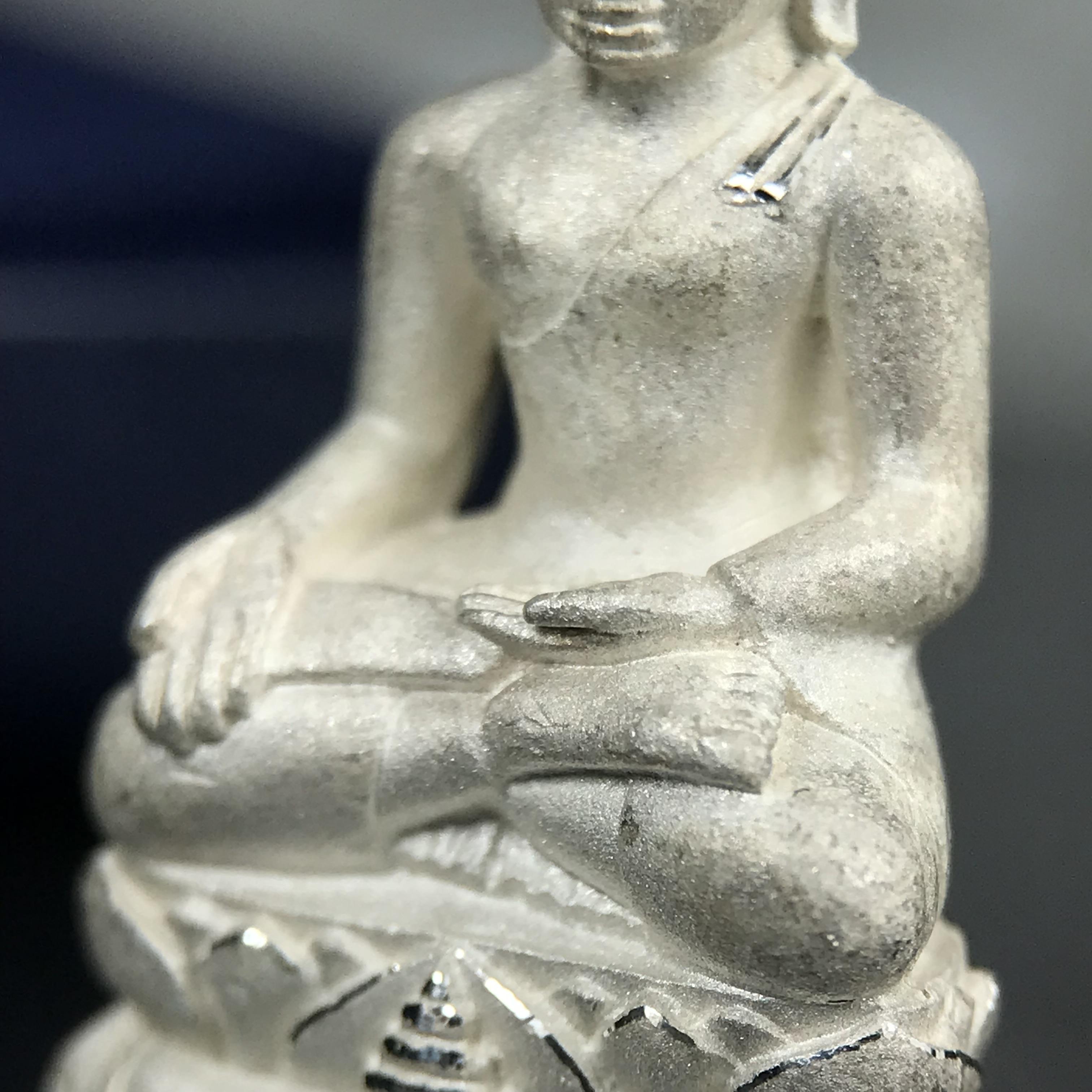 พระกริ่งไพรีพินาศ ญสส.มูลนิธิพิทักษ์ดวงตาประชาชน ฉลองศิริราชสมบัติครองราชย์ 50 ปี รัชกาลที่ 9 เนื้อเงินบริสุทธิ์ 99.9% ขนาดสูง 2.8 ซม. พร้อมกล่องบรรจุเดิมและการ์ดใบรับรองเดิมครบสมบูรณ์(องค์หมายเลข ๖๖๘๐)