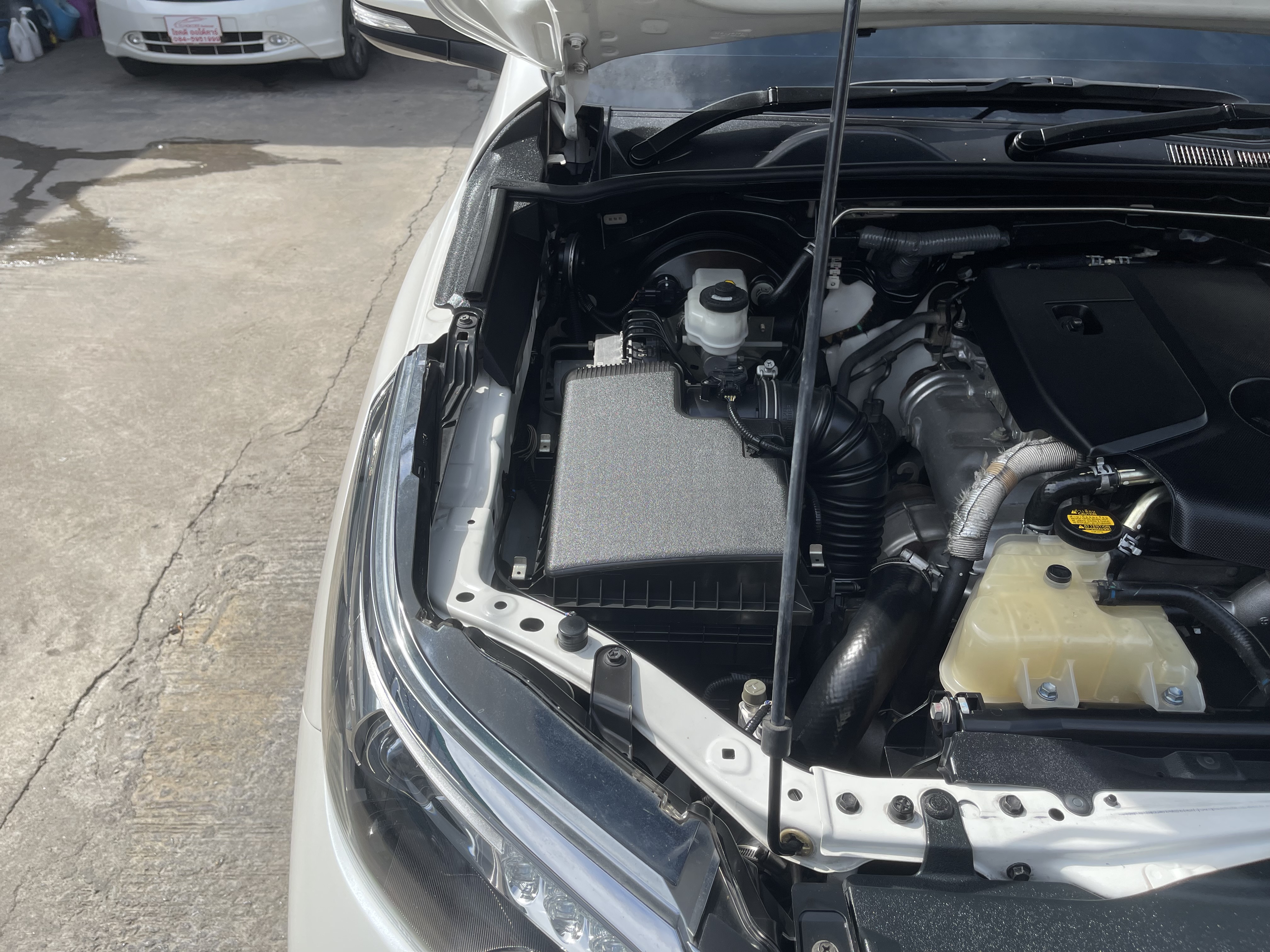 Toyota Fortuner 2.8 V 2WD At 2016 ขาวมุก