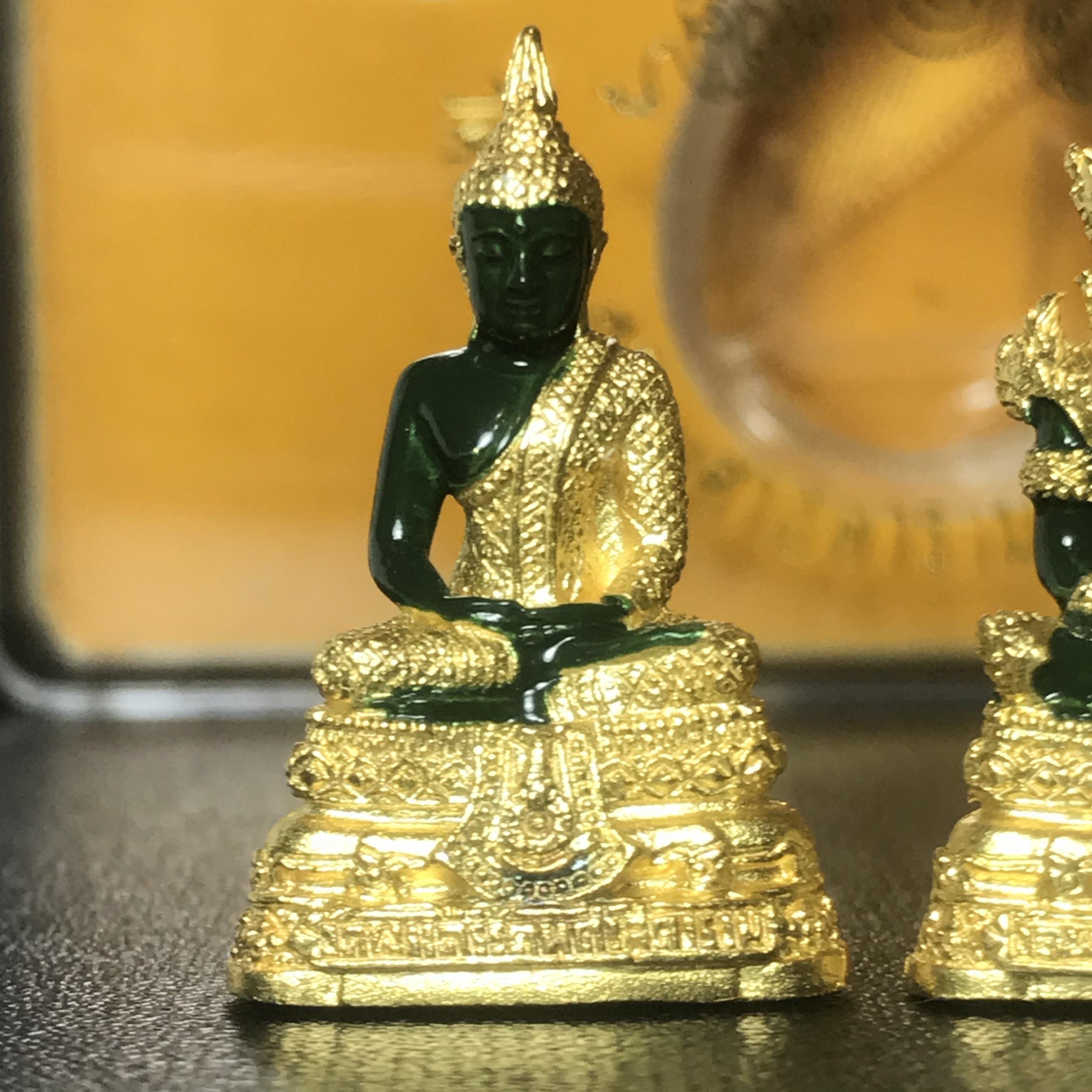 พระพุทธมหามณีรัตนปฏิมากร(พระแก้วมรกต) วัดพระศรีรัตนศาสดาราม สำนักพระราชวัง จัดสร้าง ชุด3 ฤดู ร้อน ฝน หนาว(บรรจุมวลสารใต้ฐาน)