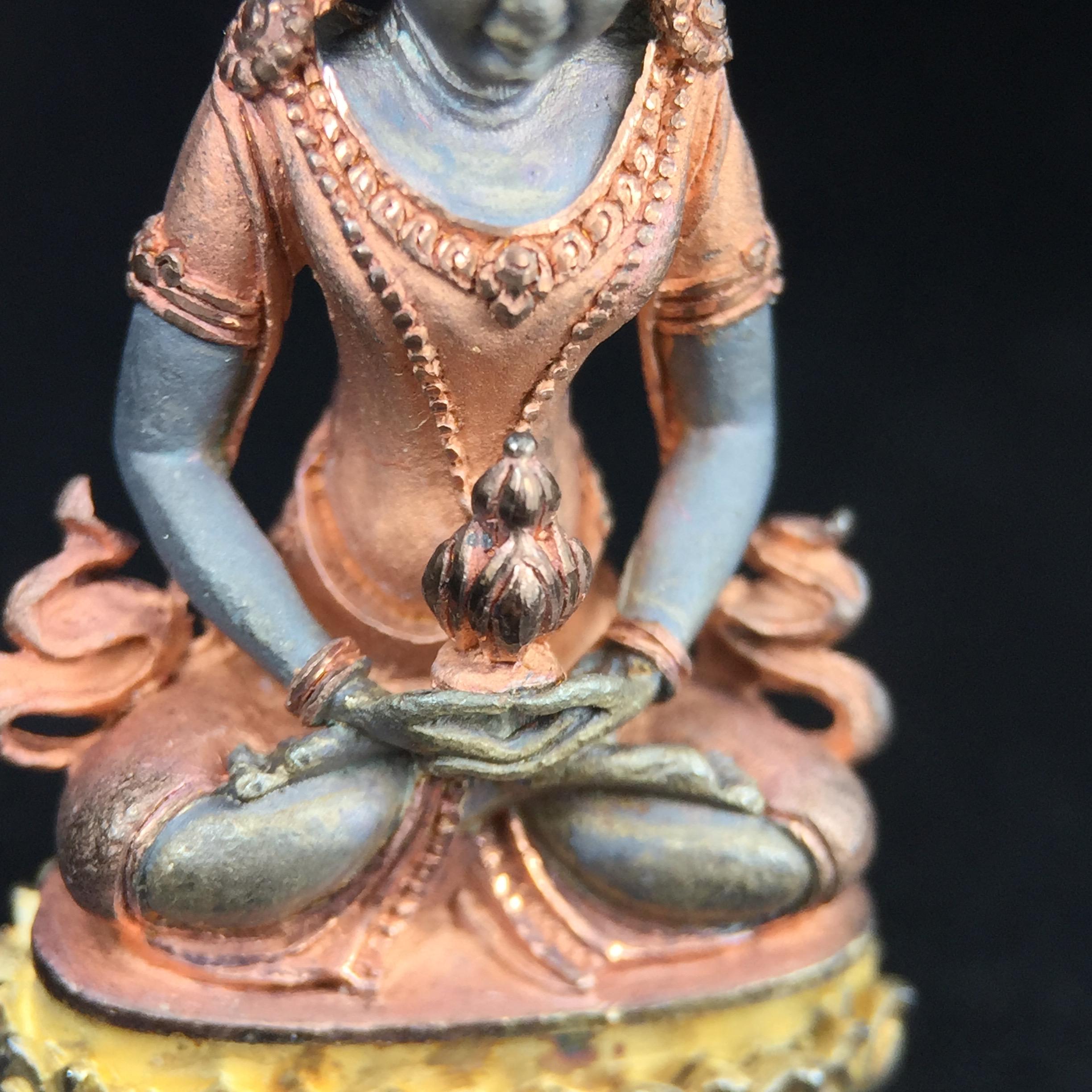 พระกริ่งอวโลกิเตศวร ( เจ้าแม่กวนอิม ) วัดโพธิ์แมนคุณาราม รุ่นอุดมโภคทรัพย์ พ.ศ.2539 เนื้อเงิน 3 กษัตริย์ พ่นทราย(ผิวเดิม ขึ้นสีรุ้งธรรมชาติ แบบนิยม เสน่ห์ของพระเนื้อเงิน) (พร้อมกล่องบรรจุการ์ดใบรับรองเดิมครบ) (อีกหนึ่งรุ่นยอดนิยม พุทธศิลป์สวยงดงาม)