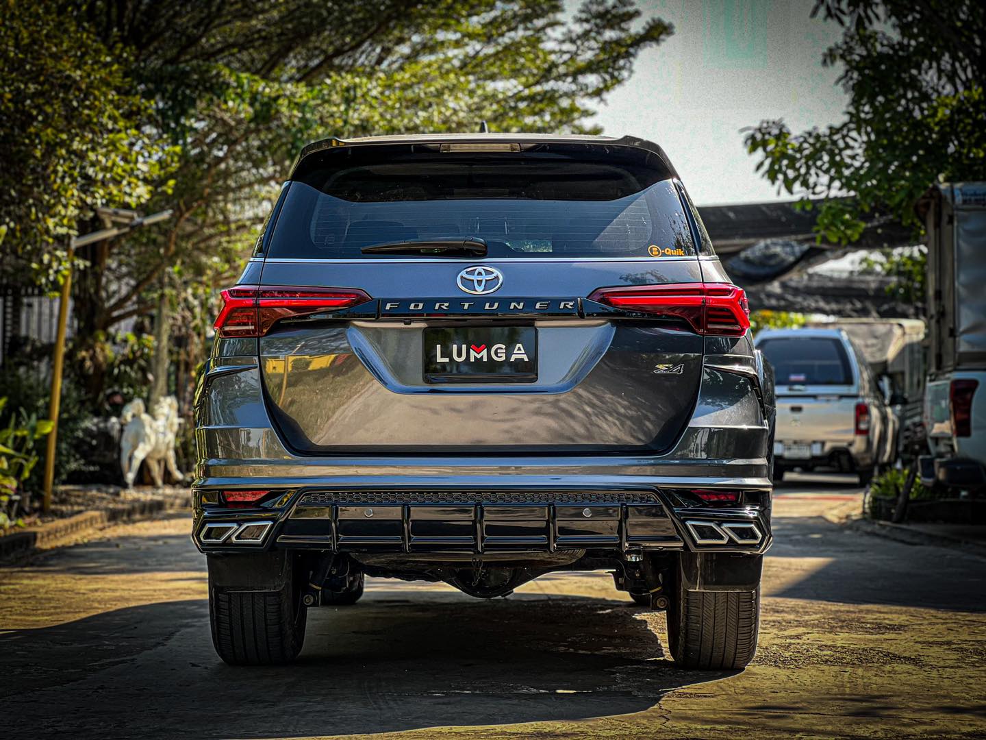 ชุดแต่งสเกิร์ตรอบคัน Toyota Fortuner 2015 - รุ่นปี ปัจจุบัน โดย Lumga (ลัมกา) bodykits