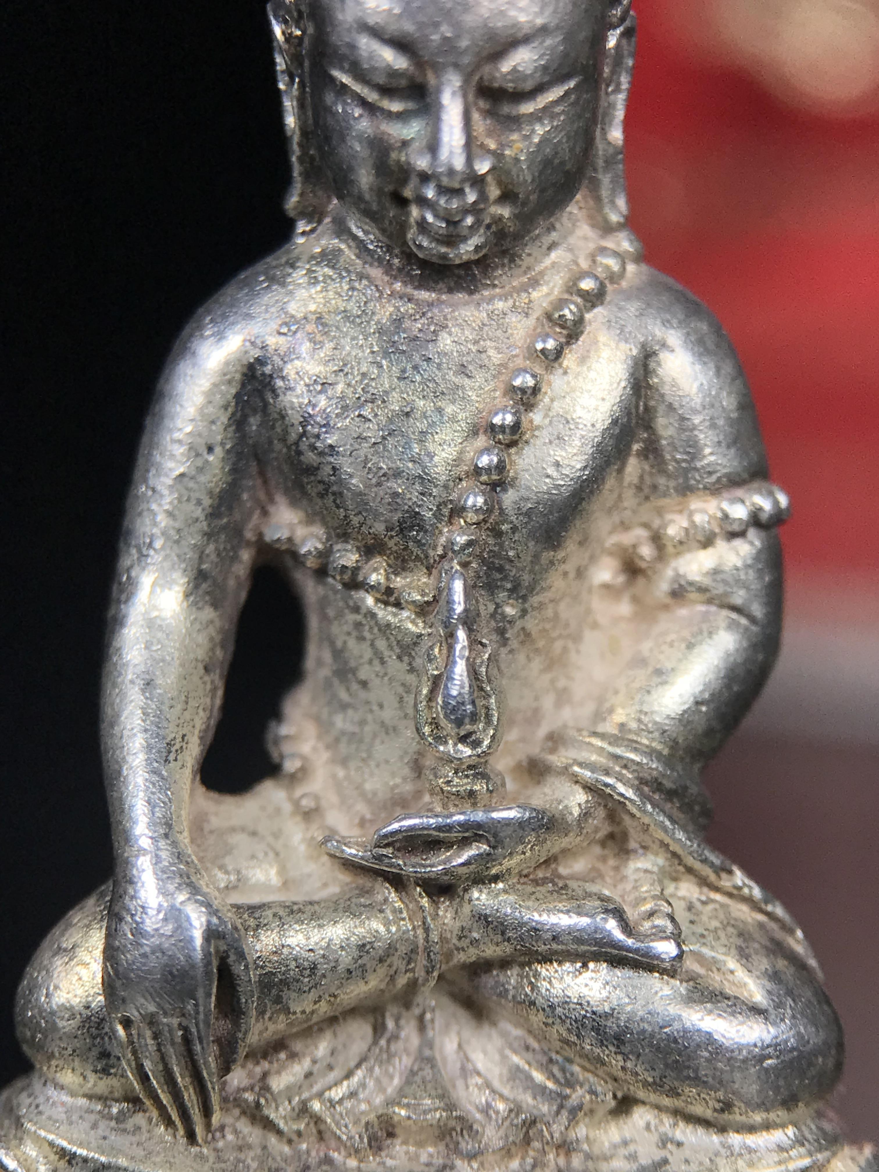 พระกริ่งปรมาภรณ์พุทธปัญญา(พระกริ่งศรีนคร 2) จัดสร้างเนื่องในมหามงคลสมัยเฉลิมพระชมน์พรรษา 5 รอบ องค์พระบาทสมเด็จพระเจ้าอยู่หัวรัชกาลที่9 ปี 2530 เนื้อเงิน (ออกแบบโดยนายช่างเกษม มงคลเจริญ มีพระอาจารย์ไสว วัดราชนัดดา กรุงเทพ เป็นเจ้าพิธีครั้งสุดท้าย)