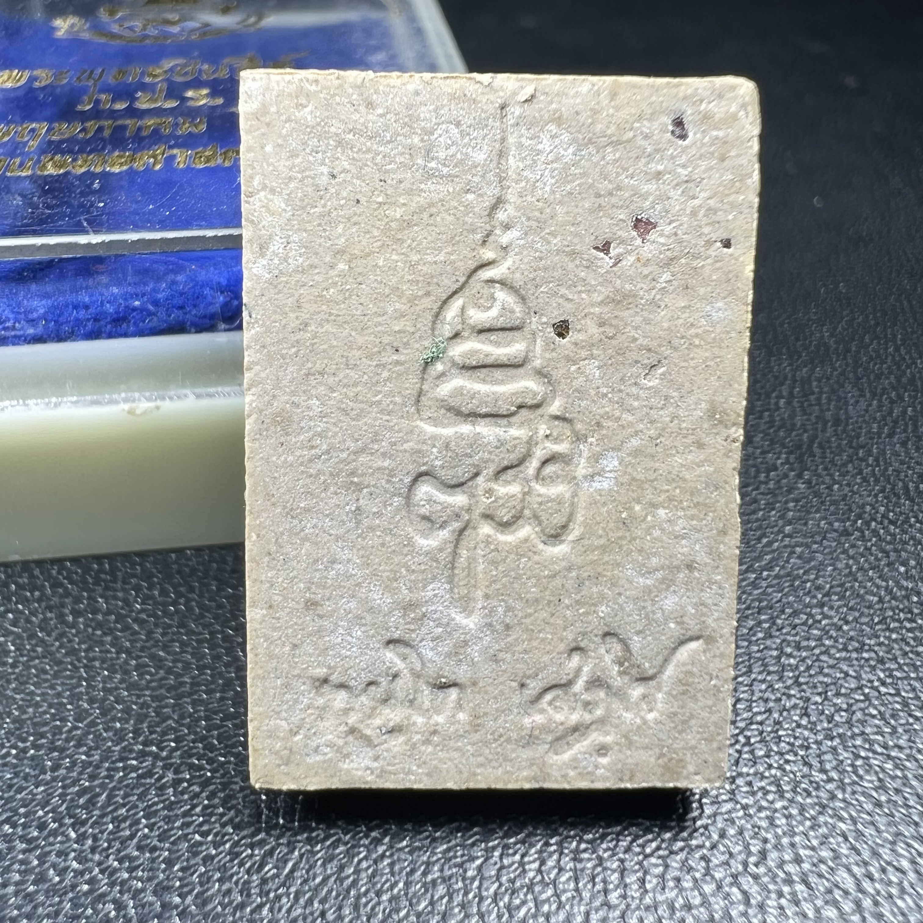 พระพุทธชินสีห์ ภปร. ทันโต เสฏโฐ ปี2533 พิมพ์เล็ก(หายาก) (องค์นี้ด้านหลังบรรจุพลอยเสกมงคลชัดมาก) บรรจุพระทนต์ในหลวง รุ่นเดียวในประวัติศาสตร์ ****รุ่นนี้ขอแนะนำ****