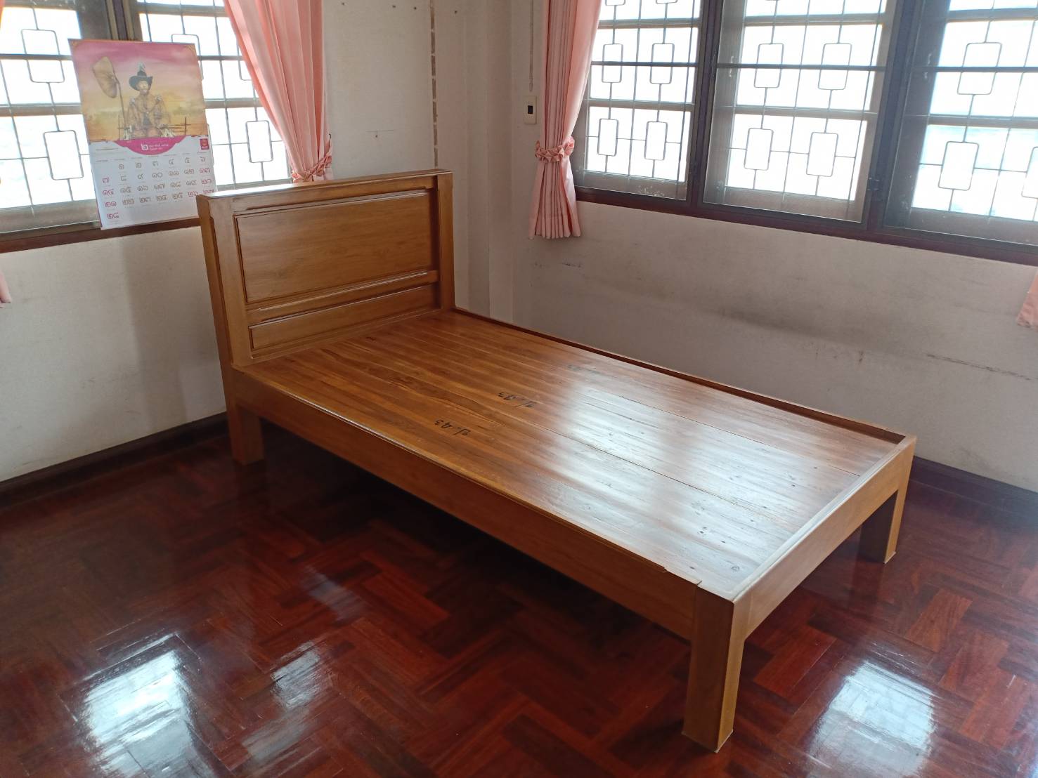 เตียง 3.5 ฟุต รุ่น เมดิสัน ( เต้าฟักตรง ท้ายโล้น 3.5 ฟุต )