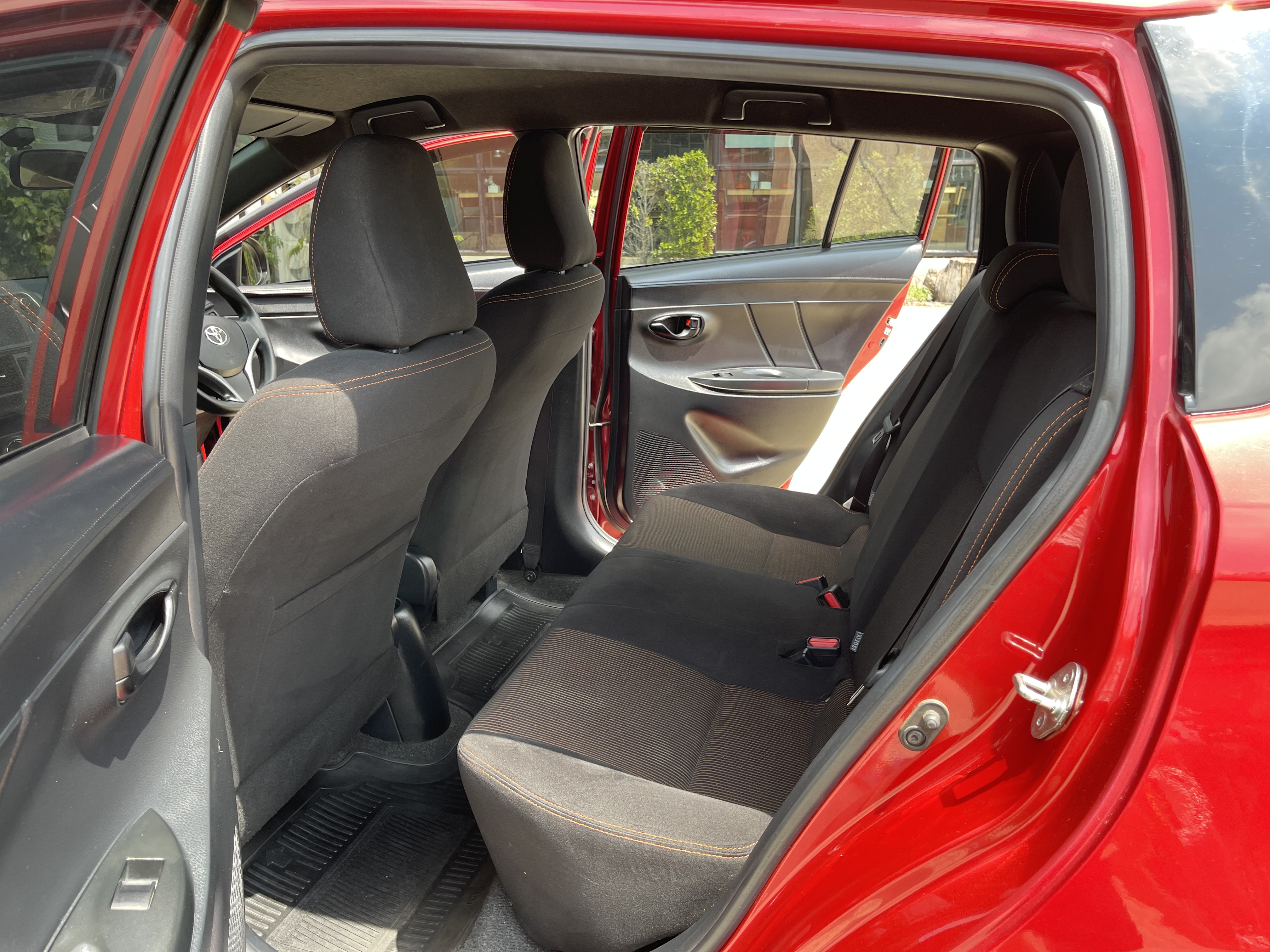 Toyota Yaris 1.2 E At 2016 แดง