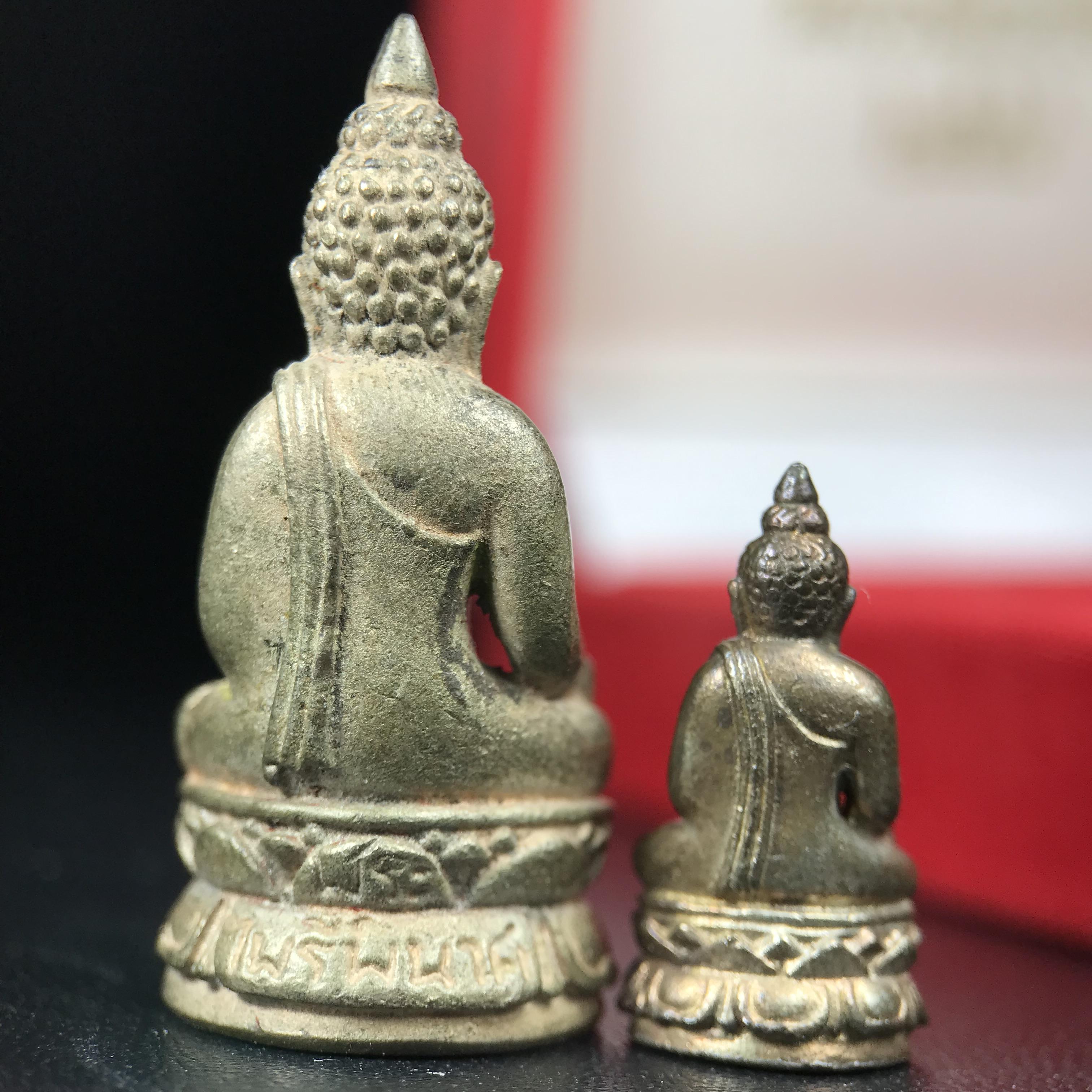 พระกริ่ง-พระชัยวัฒน์ ไพรีพินาศ วัดบวรนิเวศวิหาร ปี 2544 เนื้อสัมฤทธิ์ พิธีดีเยี่ยม สมเด็จพระญาณสังวร พระสังฆราช เสด็จจุดเทียนชัยและทรงอธิษฐานจิตด้วยพระองค์เอง(พิธีใหญ่นิยม)(1ใน9989องค์)