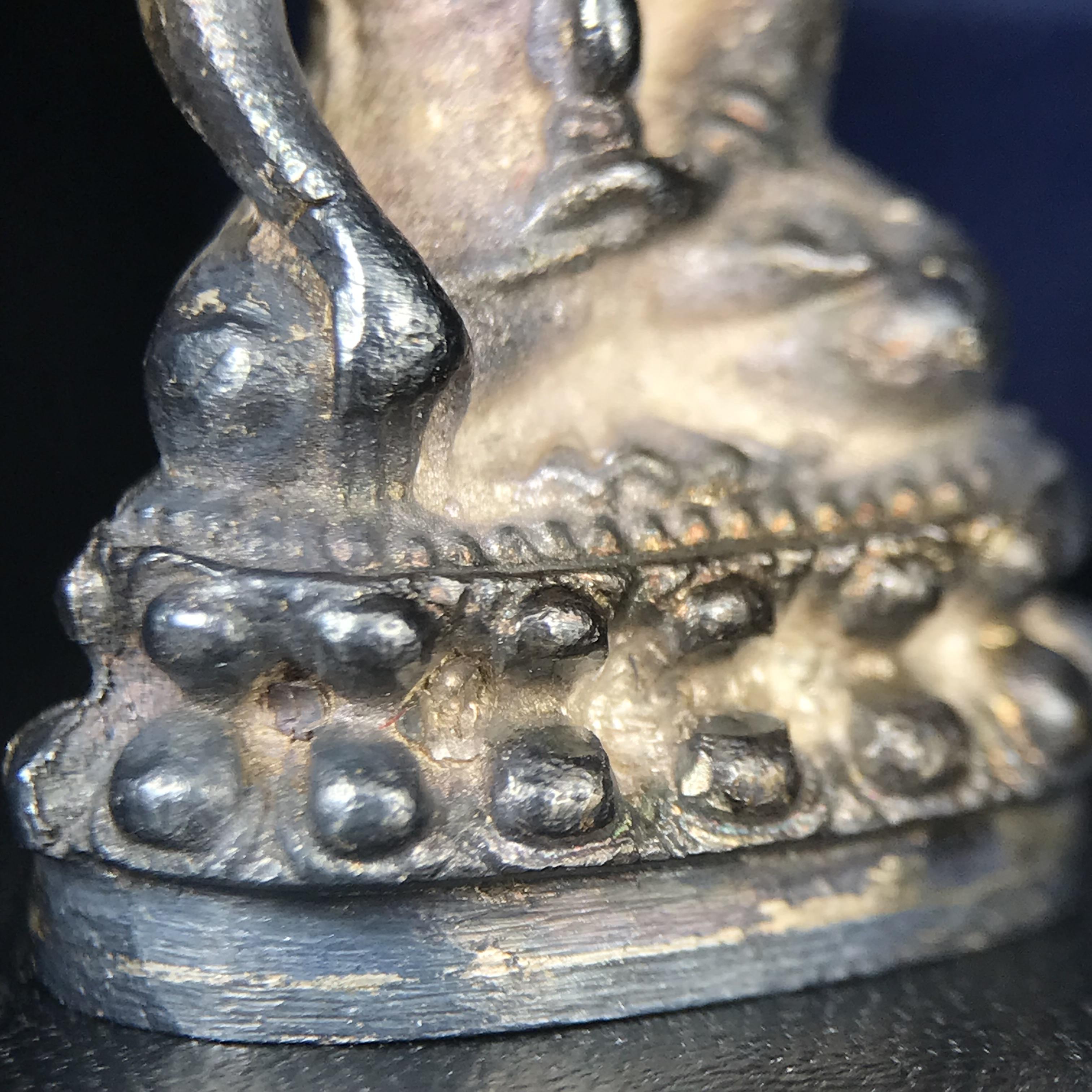 พระกริ่งศาสดา ภปร. วัดบวรนิเวศวิหาร ปี 2532 จัดสร้างในโอกาสสองทศวรรษรามาธิบดี เพื่อศูนย์การแพทย์สิริกิติ์ เนื้อเงิน(ผิวเดิมสวยงาม) (พิธีใหญ่ มวลสารมงคล สวยงามเข้มขลัง)สมเด็จพระญาณสังวร สมเด็จพระสังฆราชฯเสด็จเททอง***ตอกโค๊ตหมายเลข ๑๙๙๔***